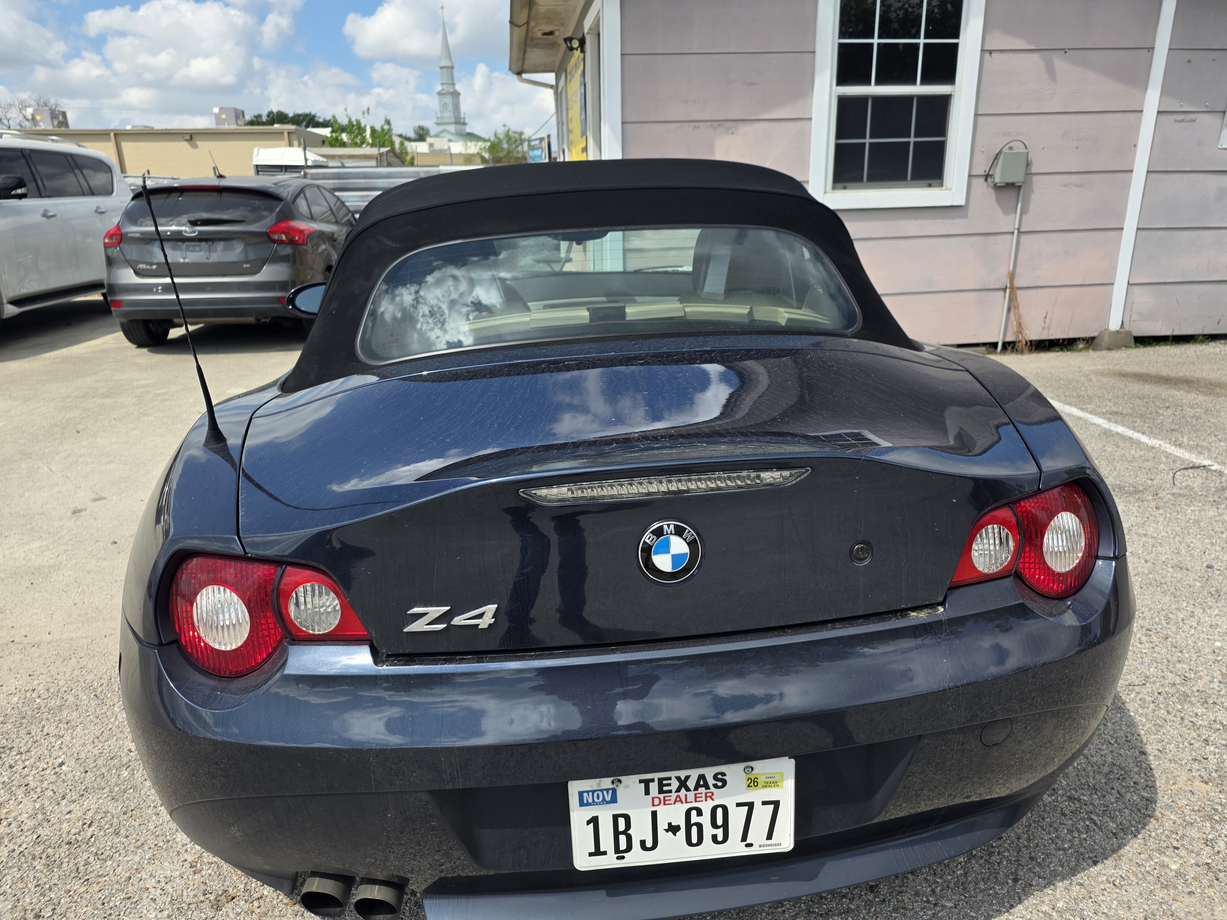 View vehicle photo 7