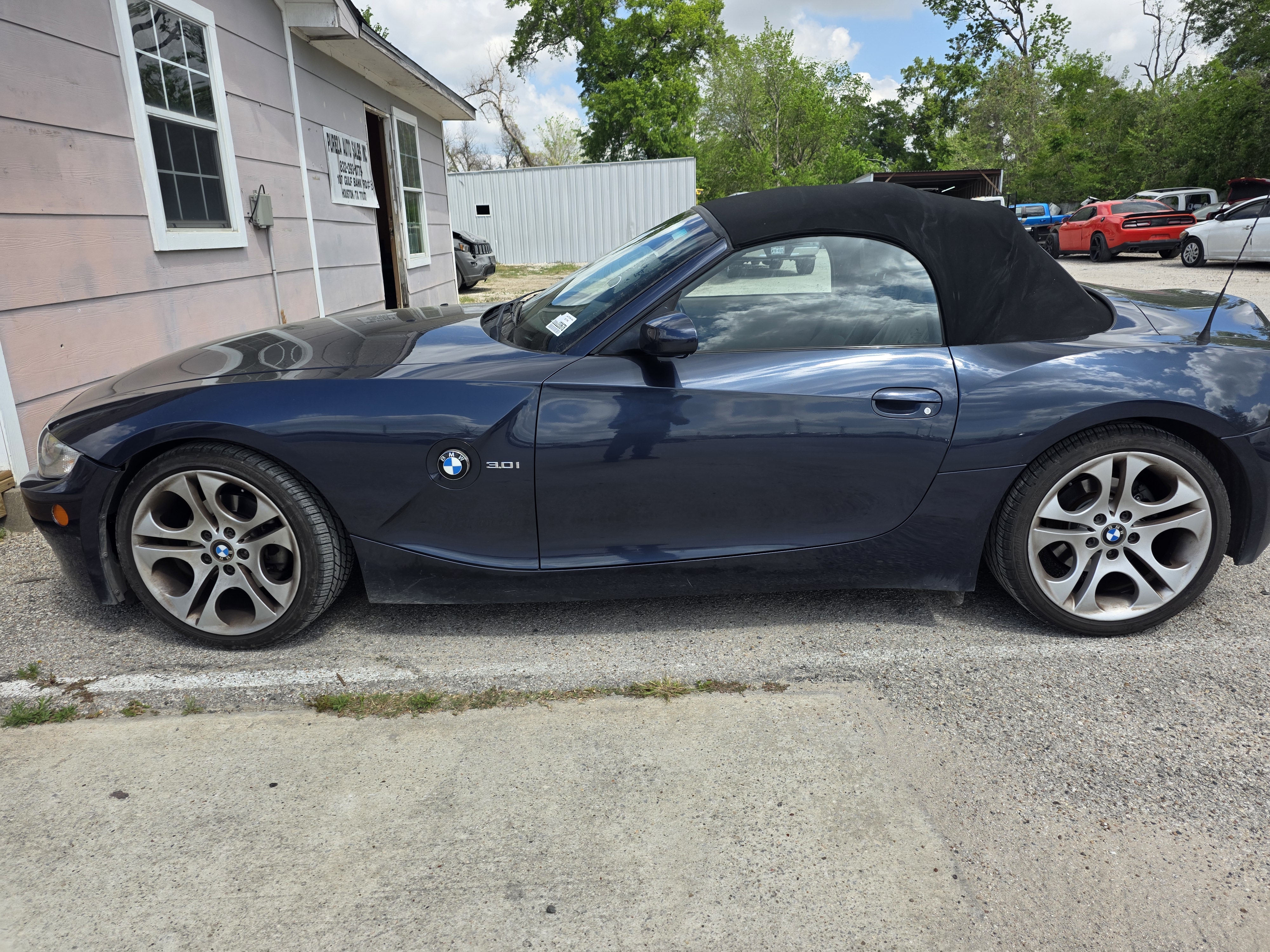 View vehicle photo 5