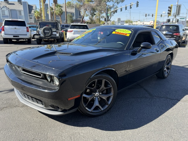 2017 Dodge Challenger SXT RWD