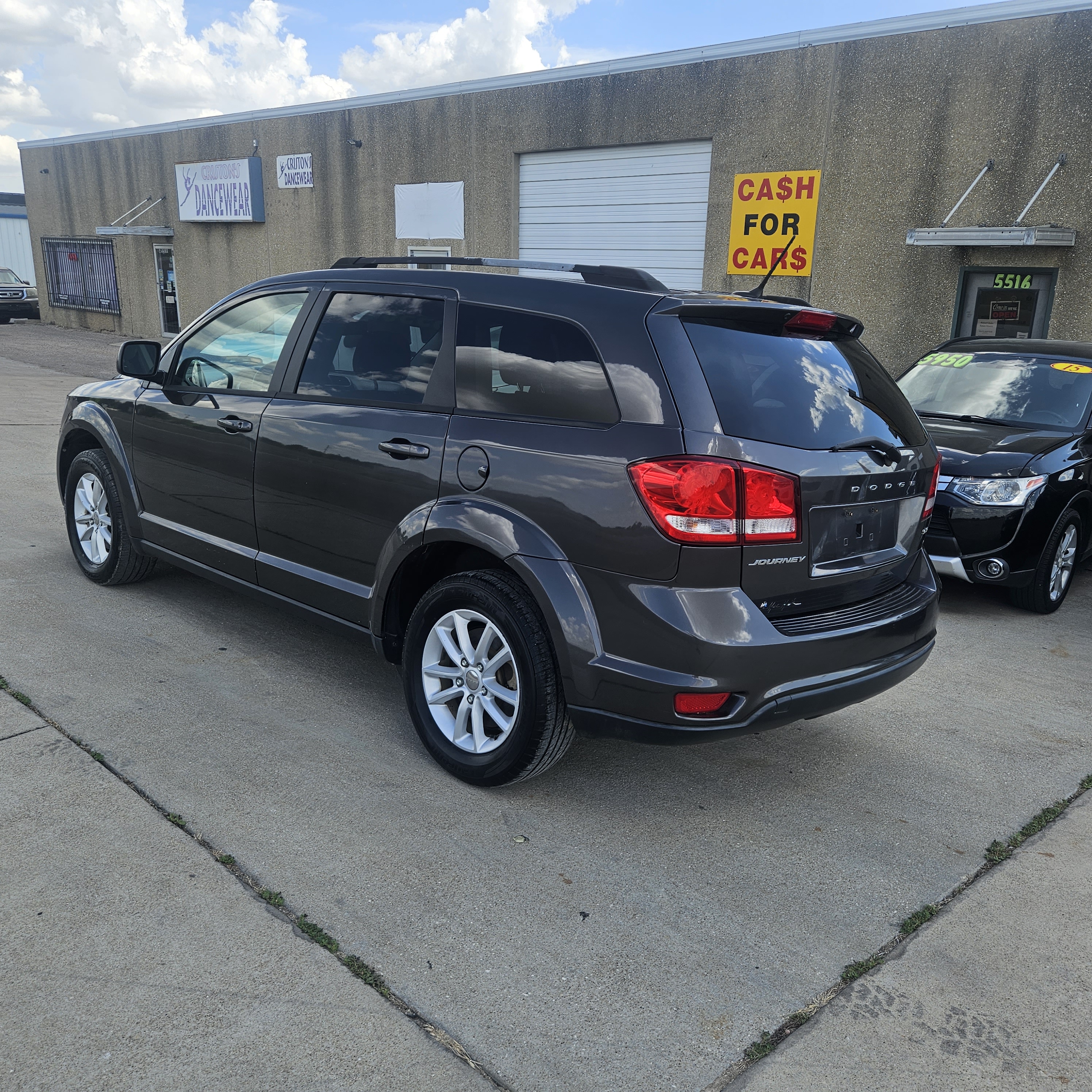 View vehicle photo 4