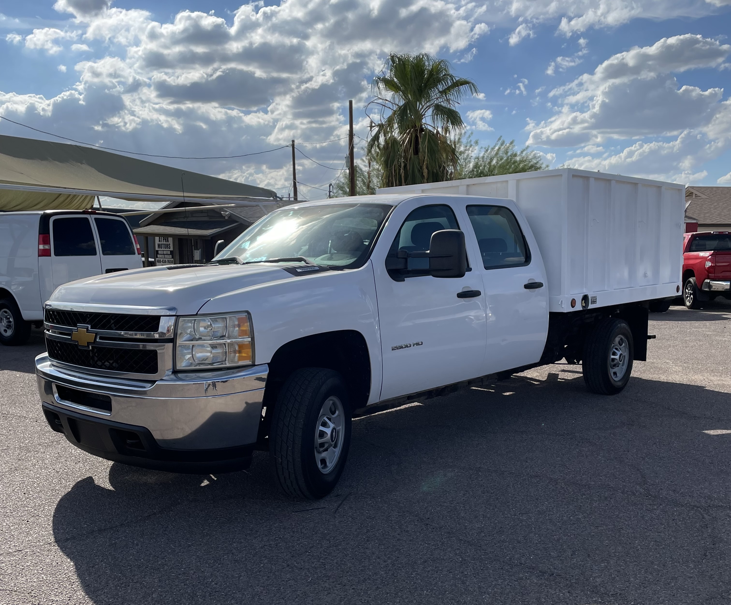 White 2014 Chevrolet Silverado 2500HD Pickup Truck 4X2 Automatic