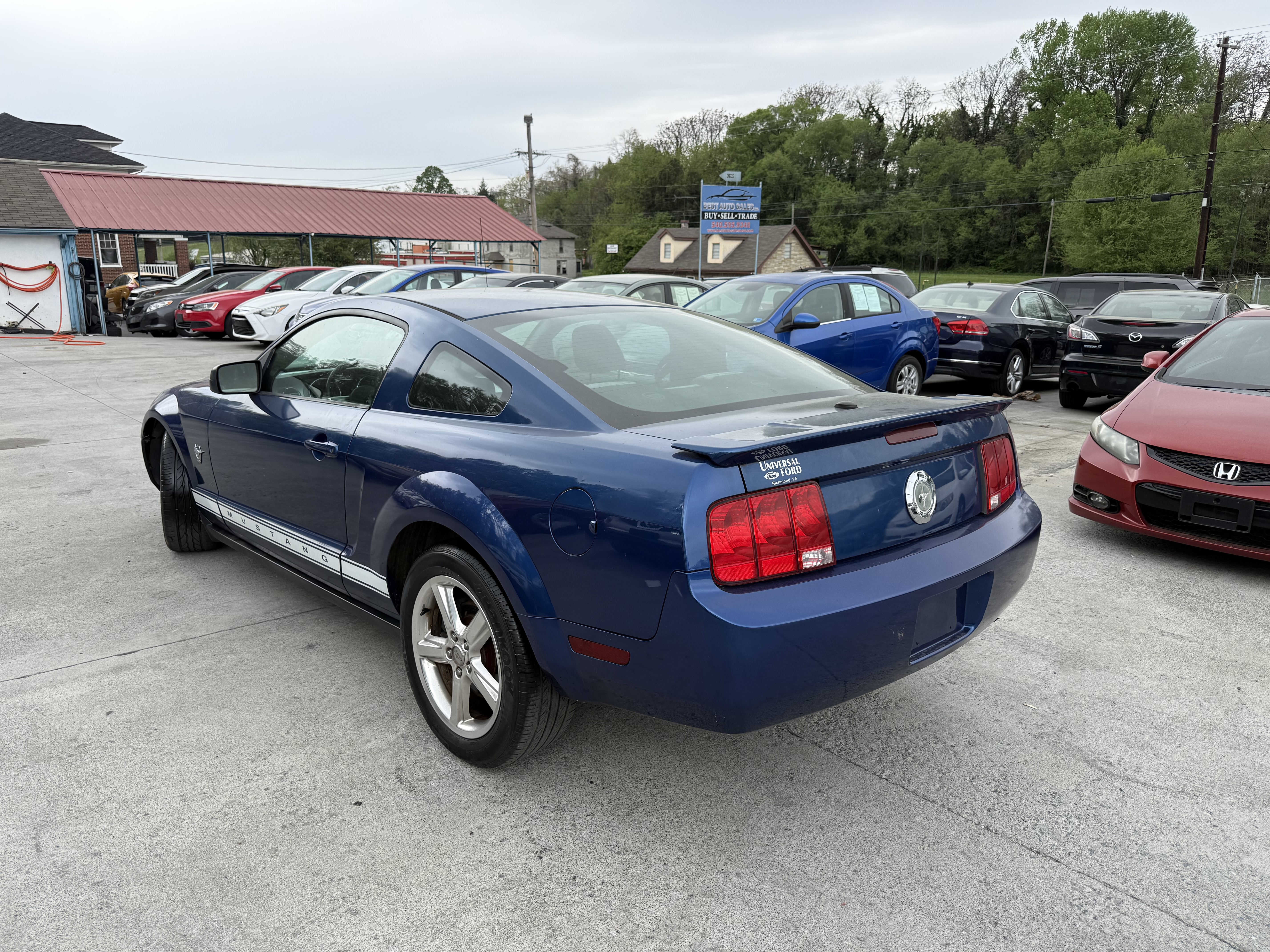 View vehicle photo 6