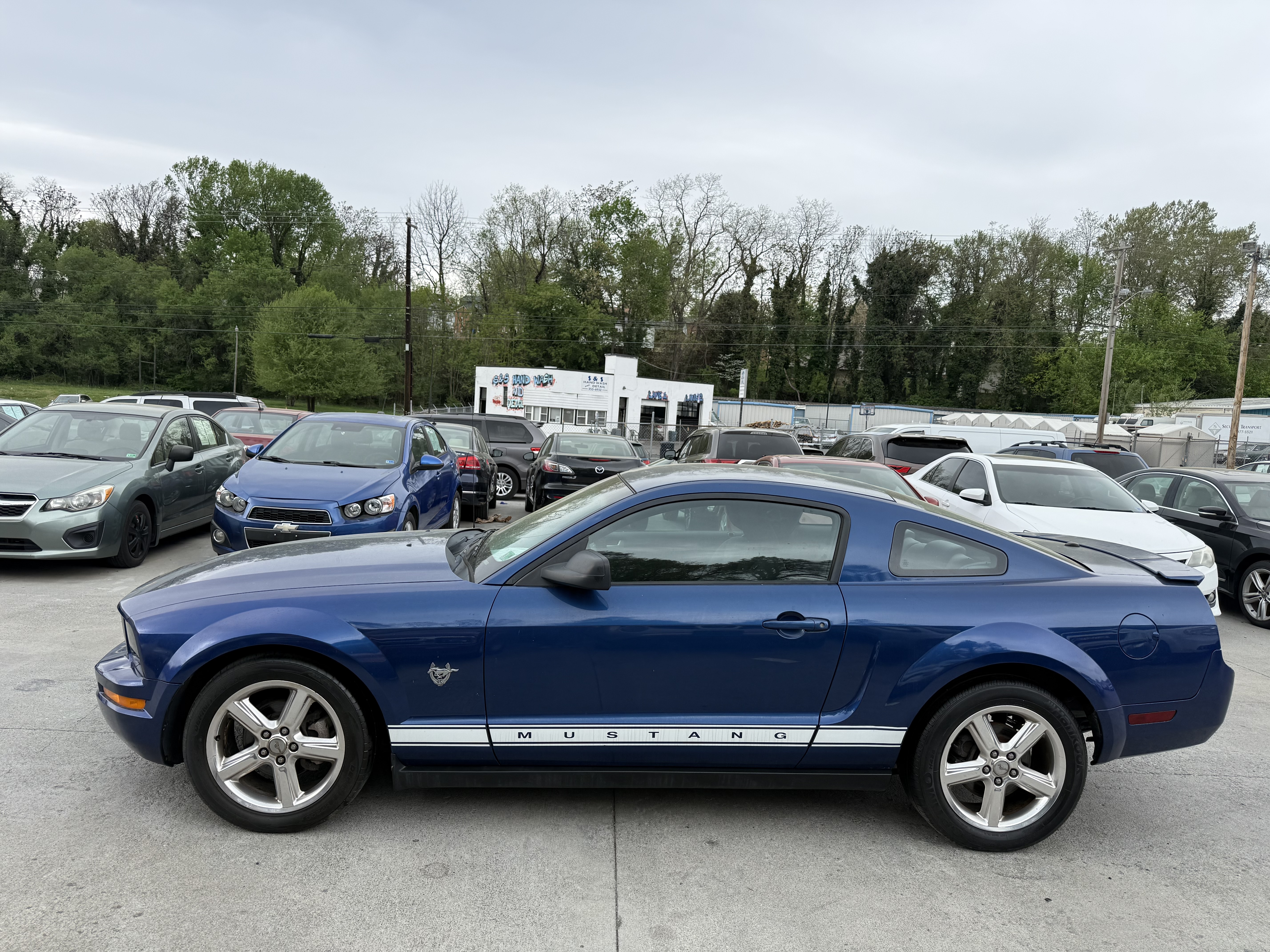 View vehicle photo 7