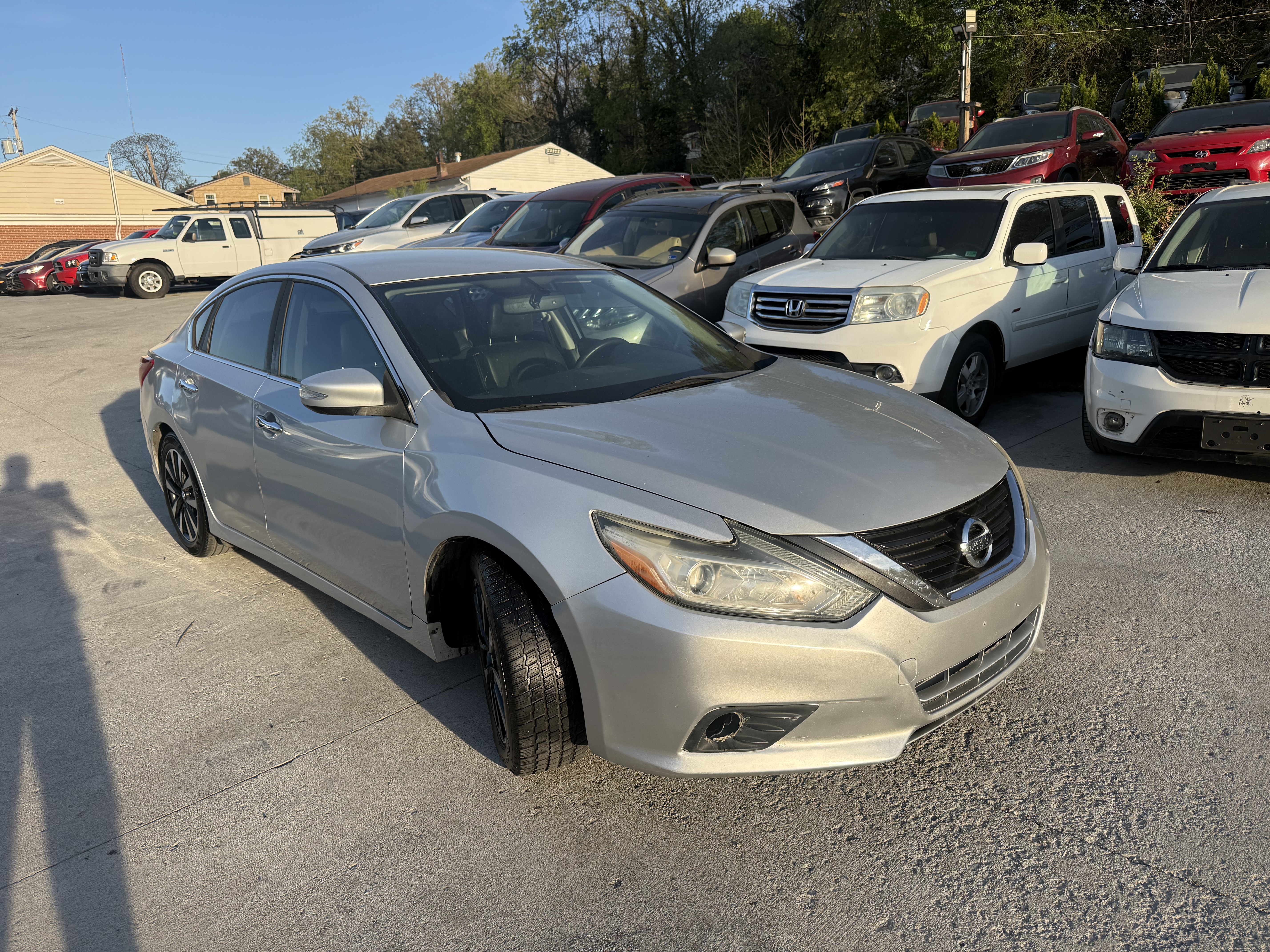 View vehicle photo 4