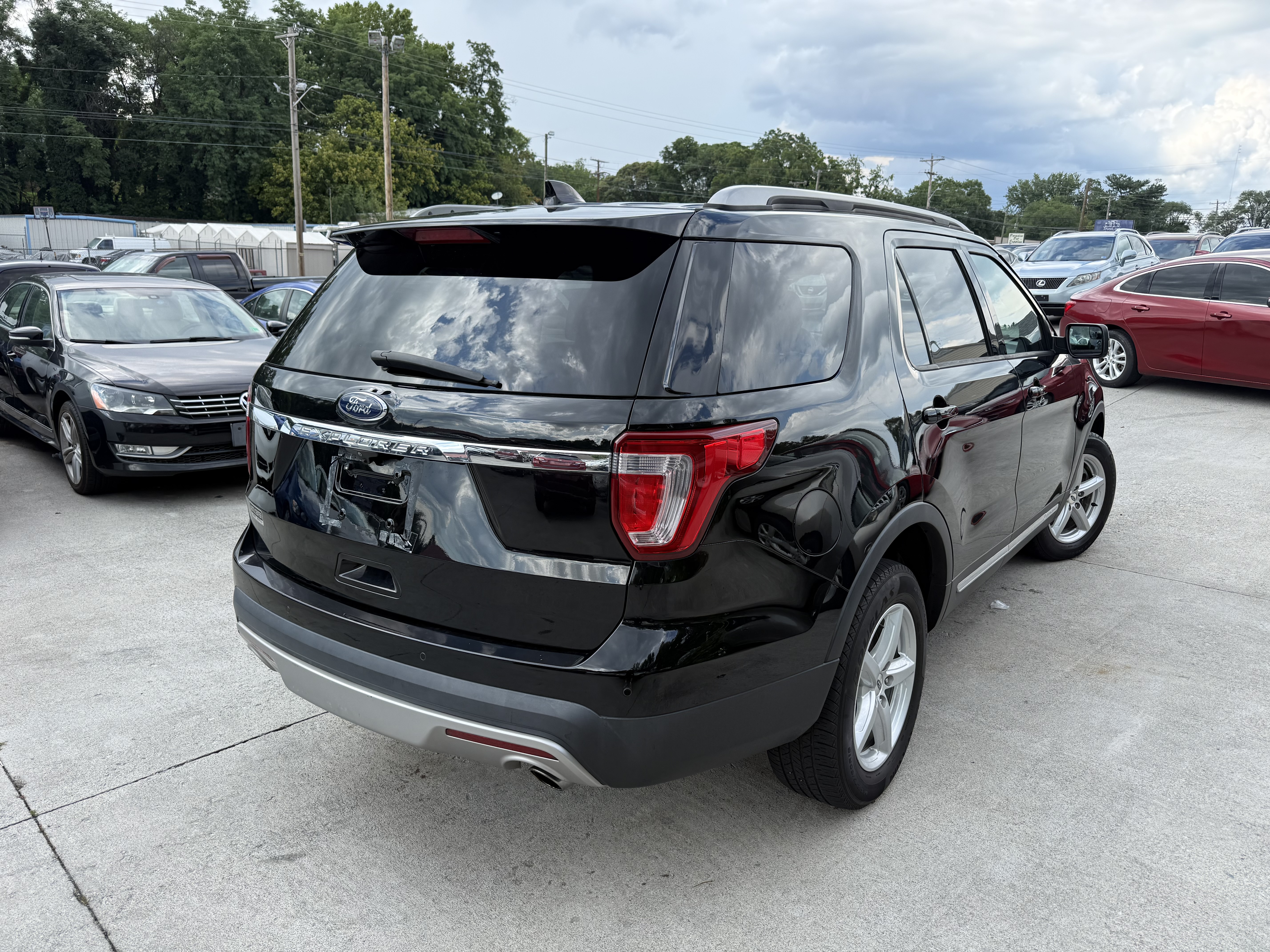 View vehicle photo 4