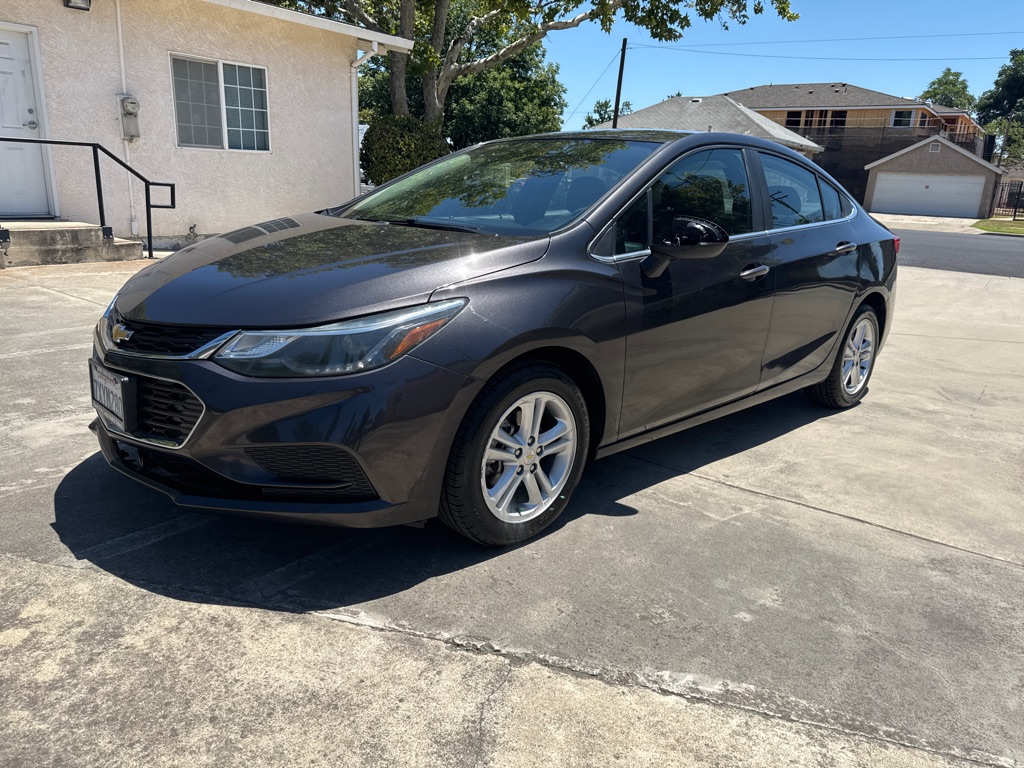  2017 Chevrolet Cruze LT Sedan FWD   