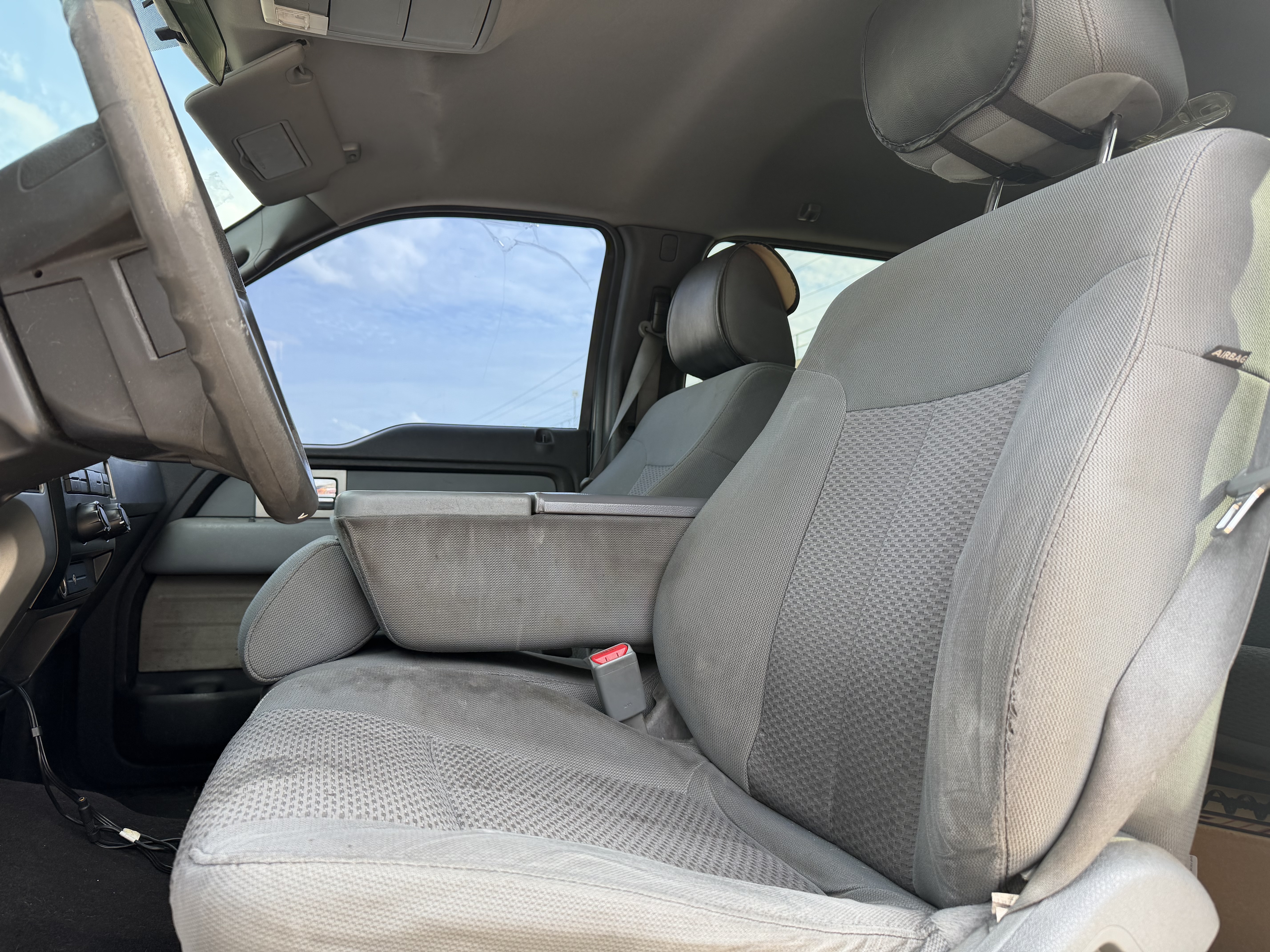 View vehicle photo 7