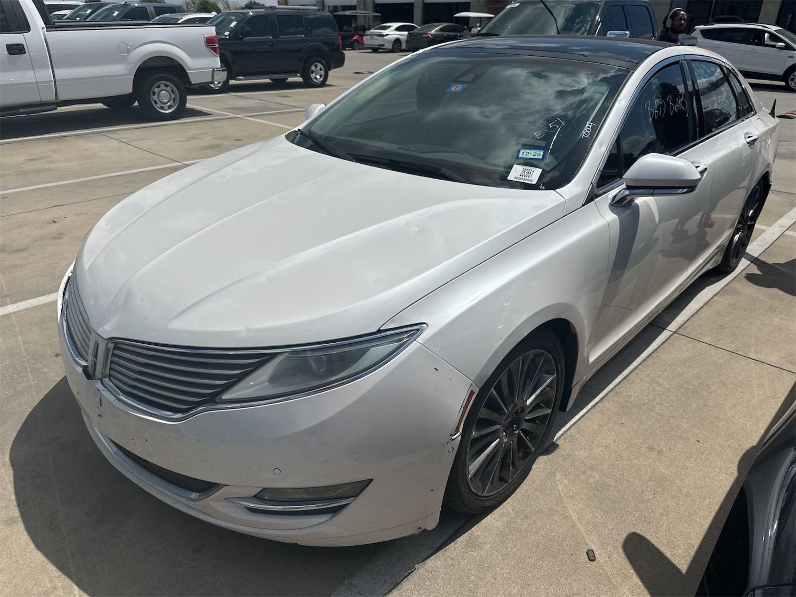 White 2014 Lincoln MKZ FWD Sedan Front-Wheel Drive Automatic