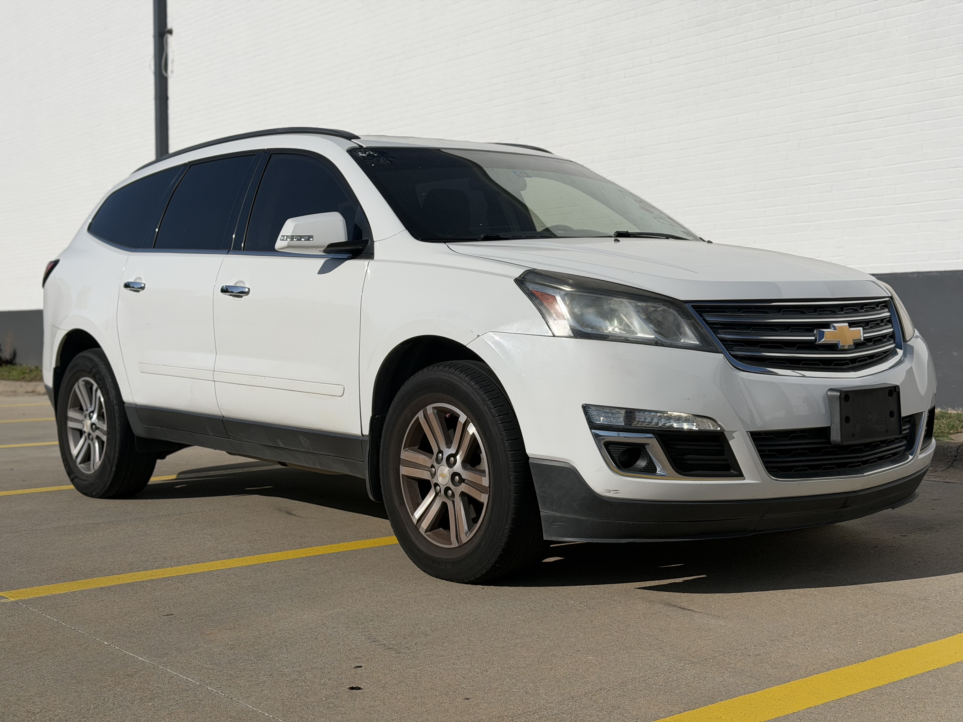 White 2016 Chevrolet Traverse SUV / Crossover Front-Wheel Drive 6-Speed Automatic