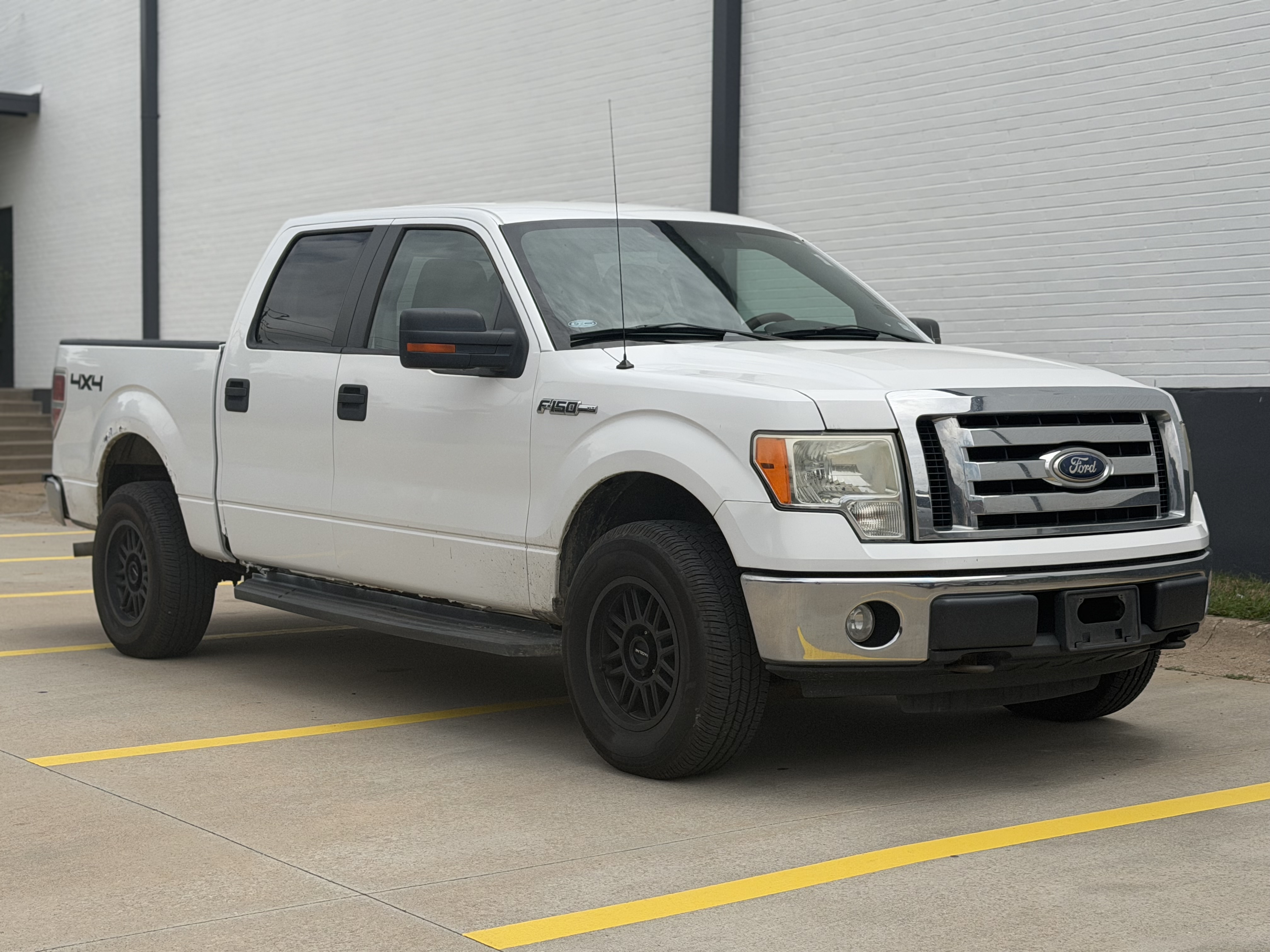 White 2010 Ford F-150 Pickup Truck  6-Speed Automatic