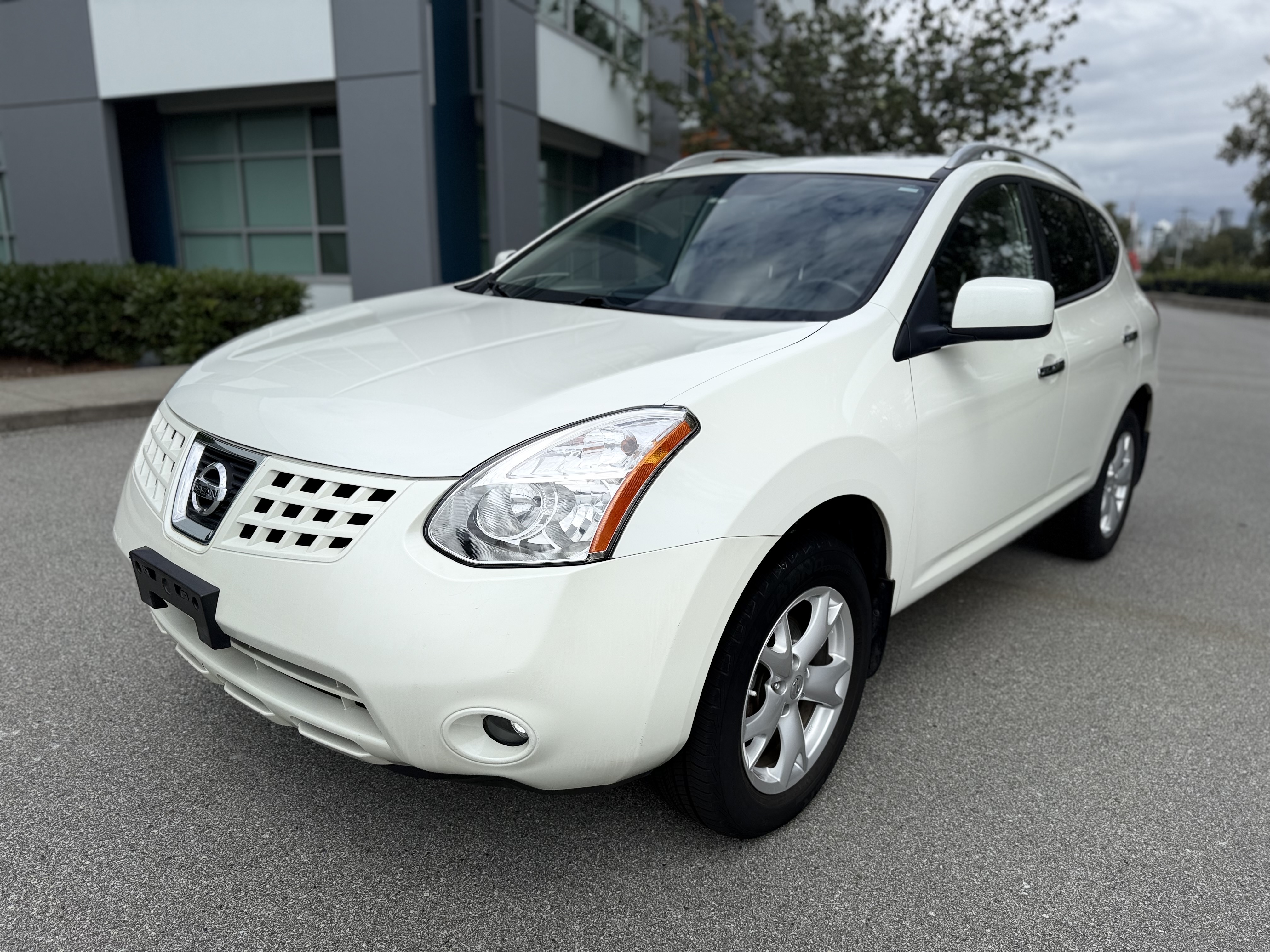 White 2010 Nissan Rogue SUV / Crossover All-Wheel Drive Automatic