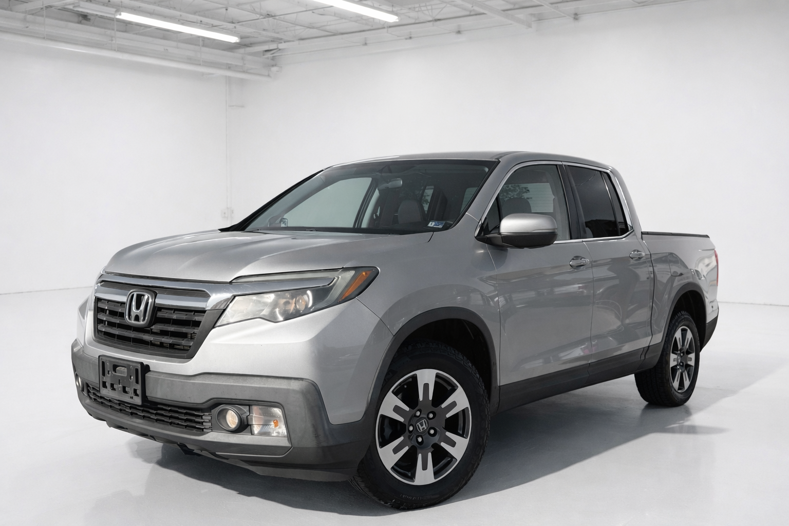 Silver 2018 Honda Ridgeline RTL AWD Pickup Truck All-Wheel Drive Automatic
