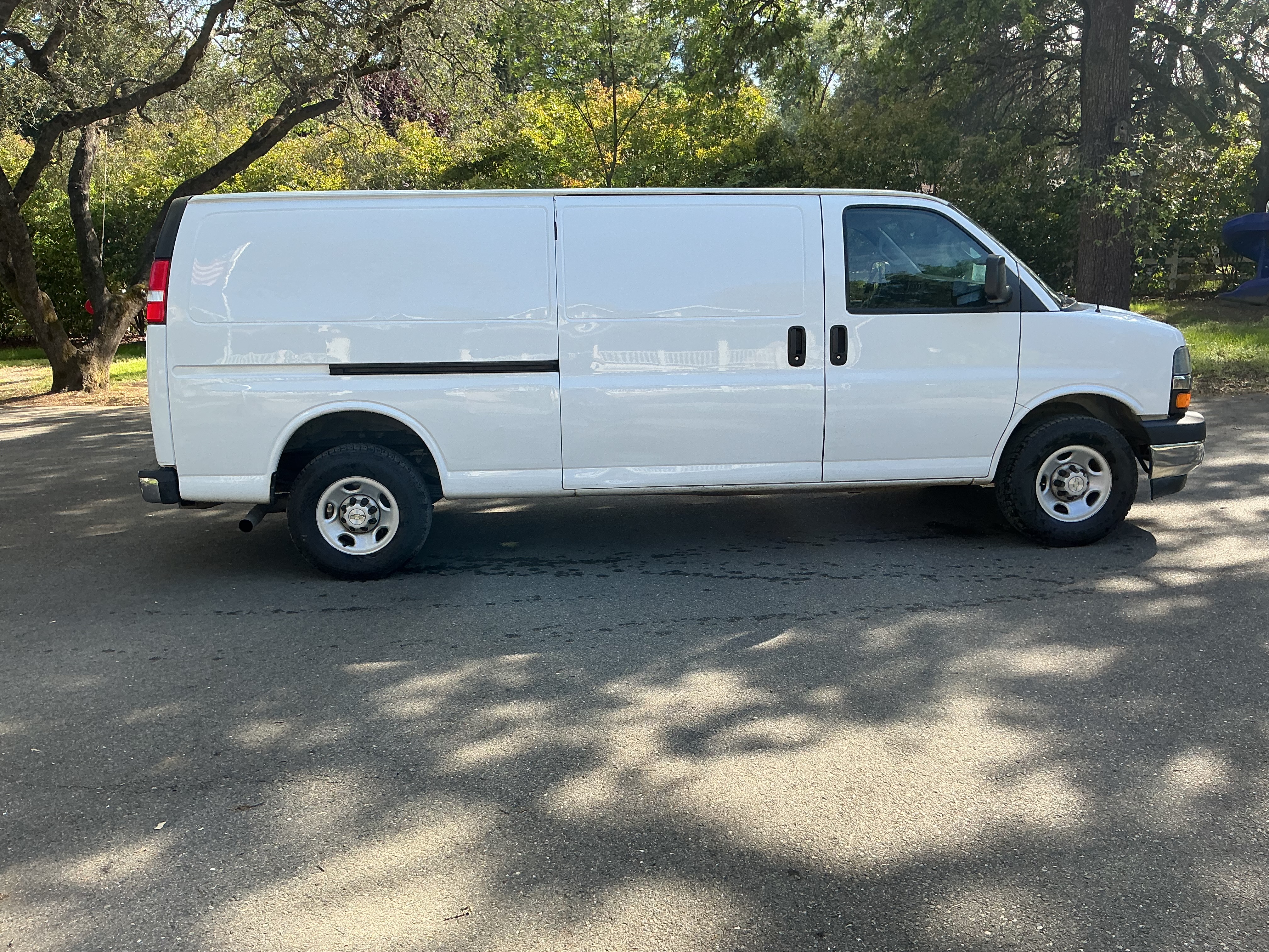 White 2022 Chevrolet Express Cargo 3500 Extended RWD Van Rear-Wheel Drive Automatic