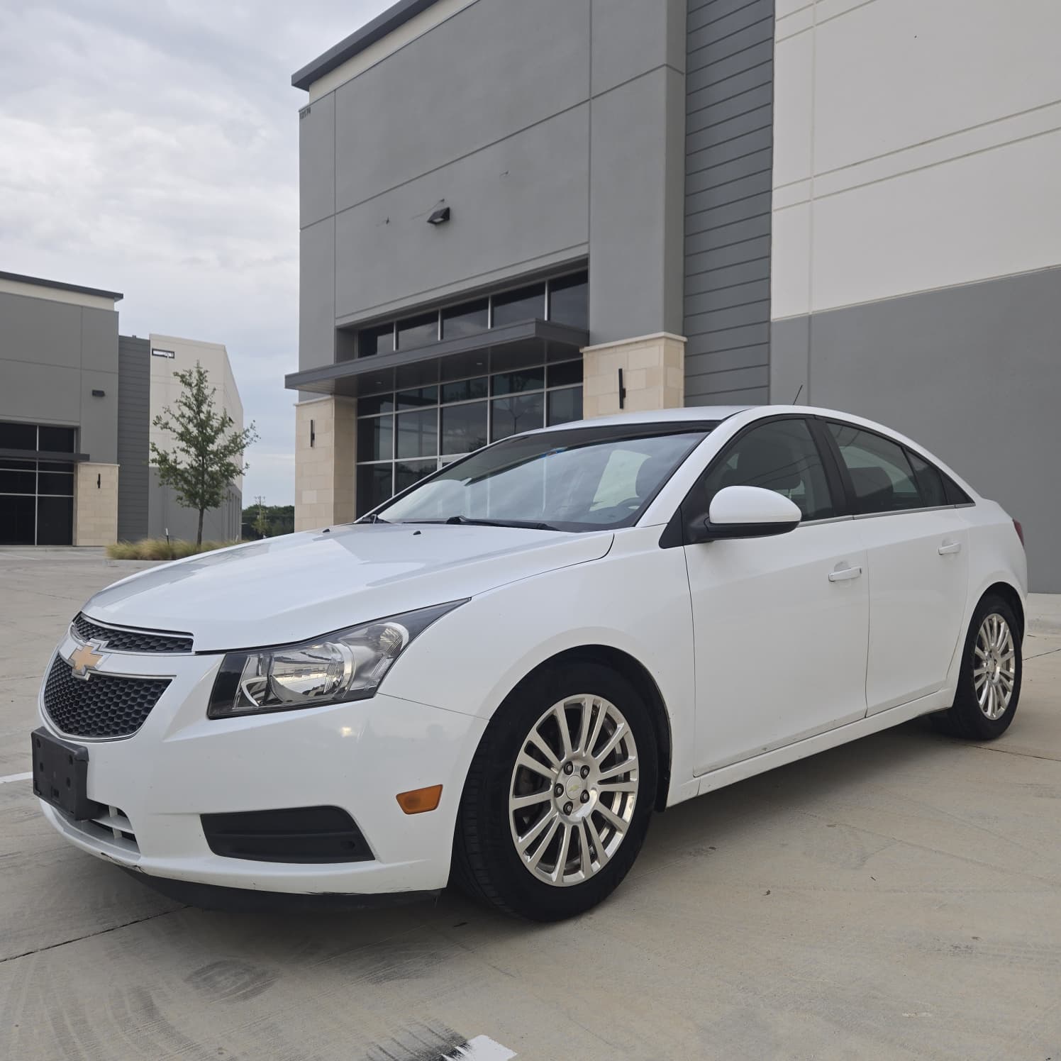White 2014 Chevrolet Cruze Sedan Front-Wheel Drive Automatic
