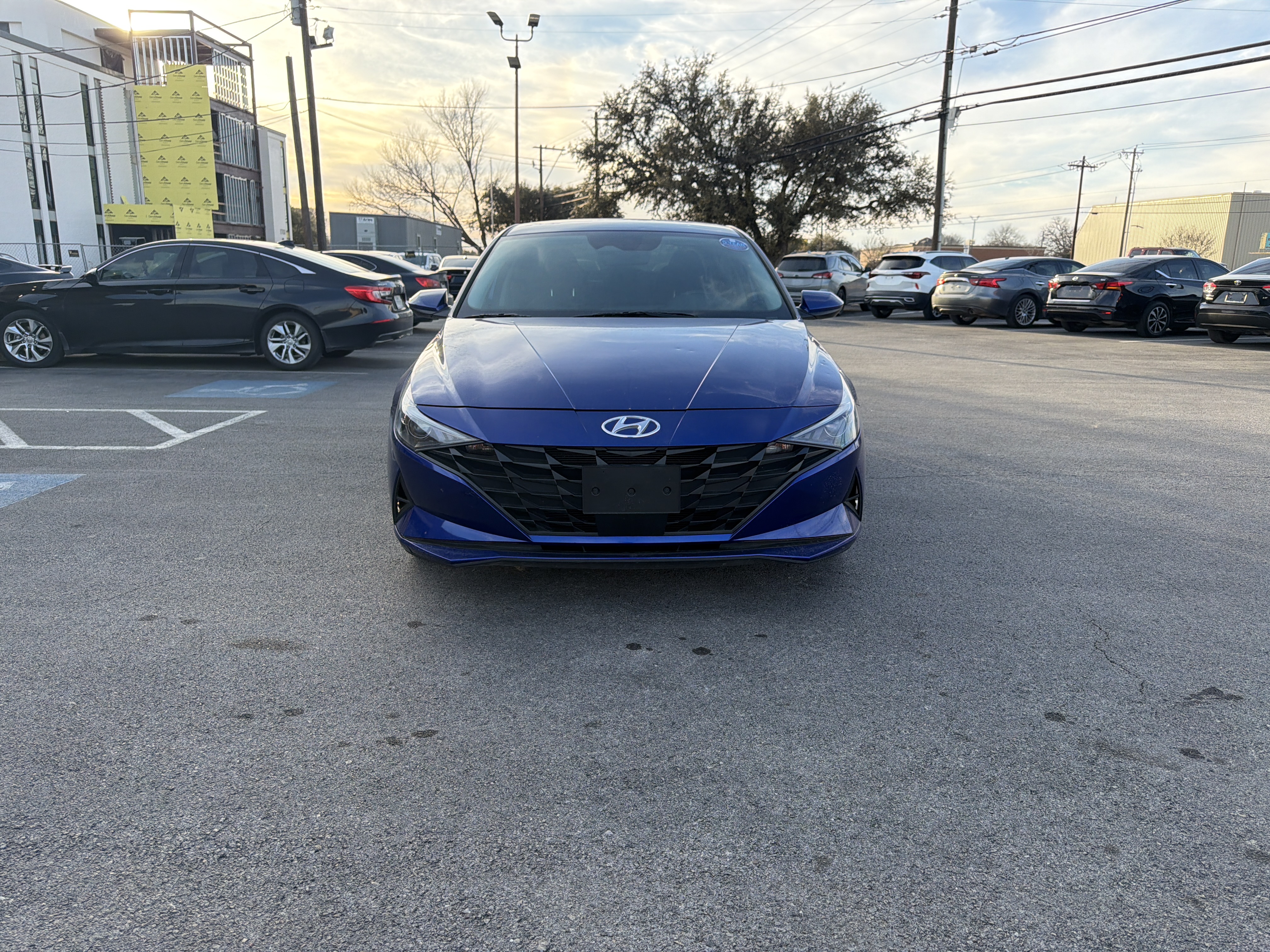 2023 Hyundai Elantra SEL FWD