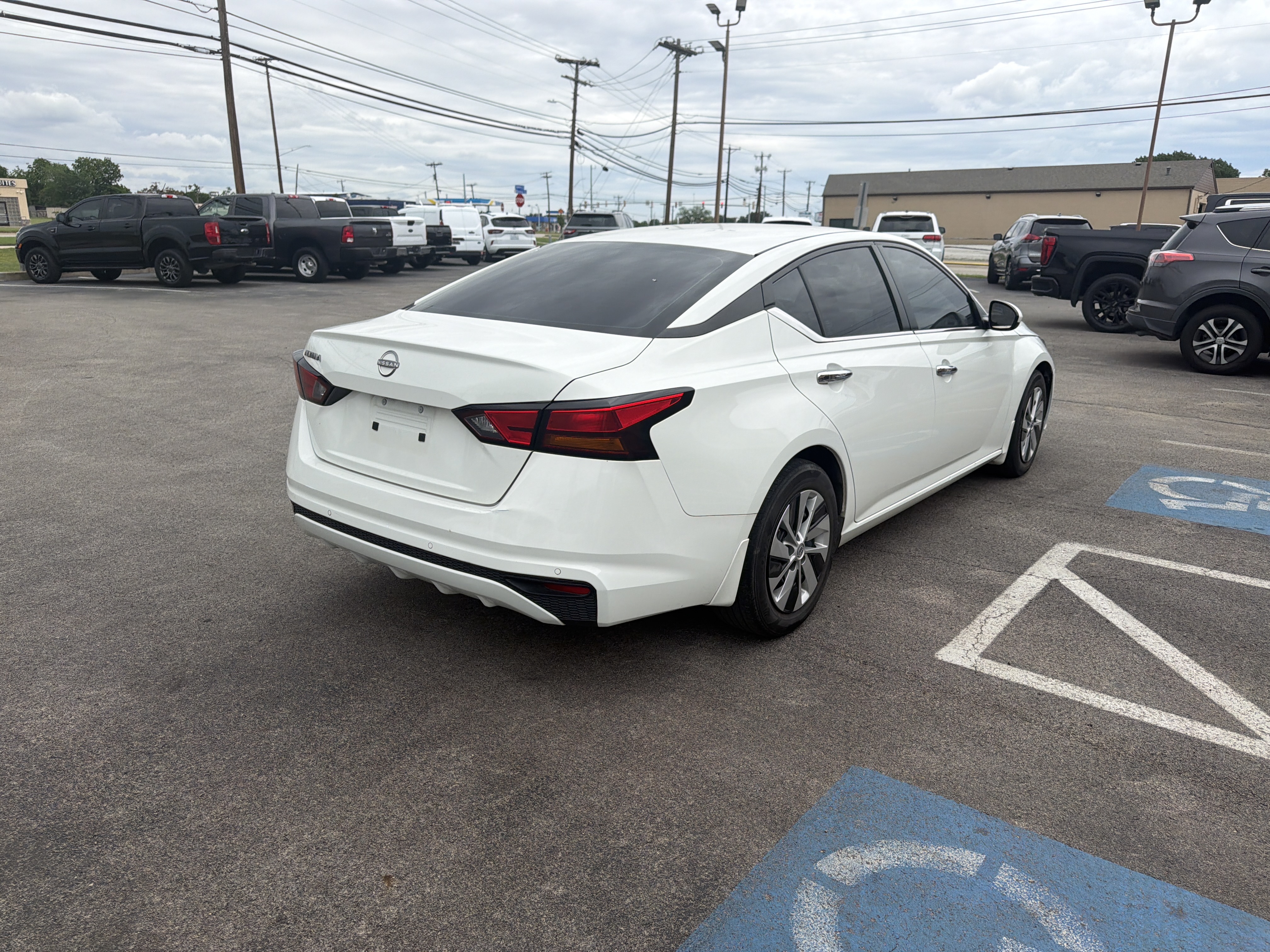 View vehicle photo 7