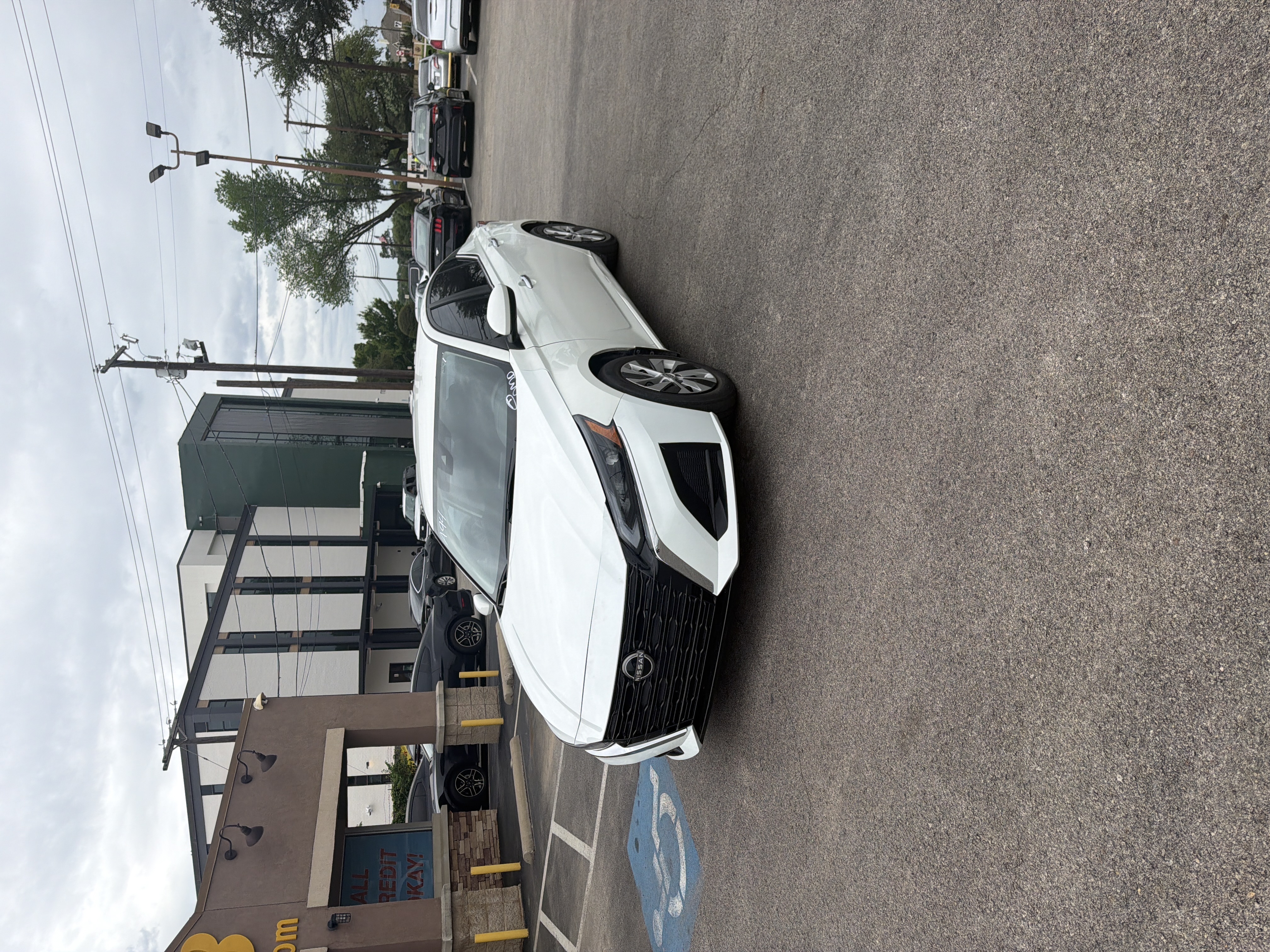View vehicle photo 3