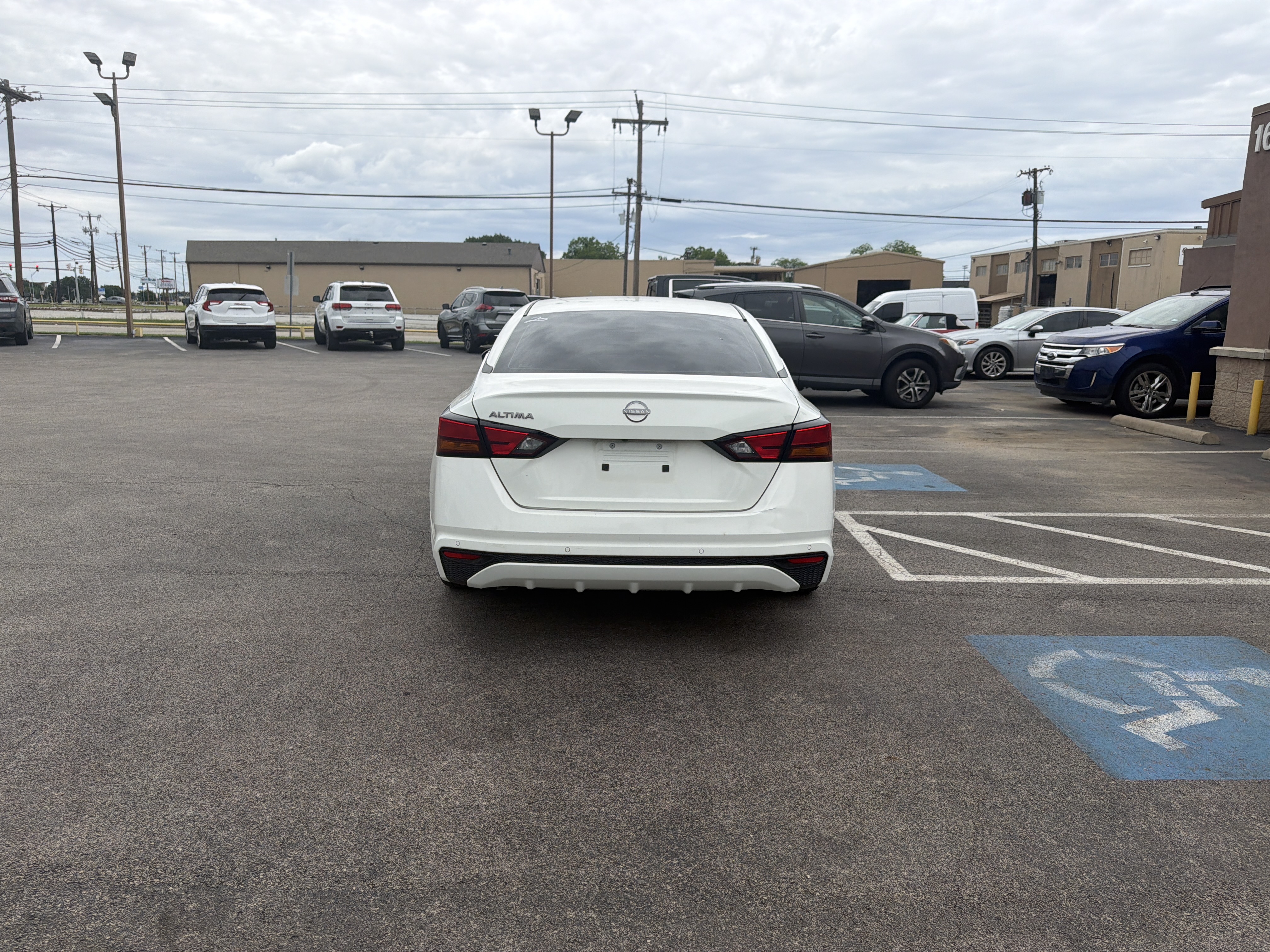 View vehicle photo 6