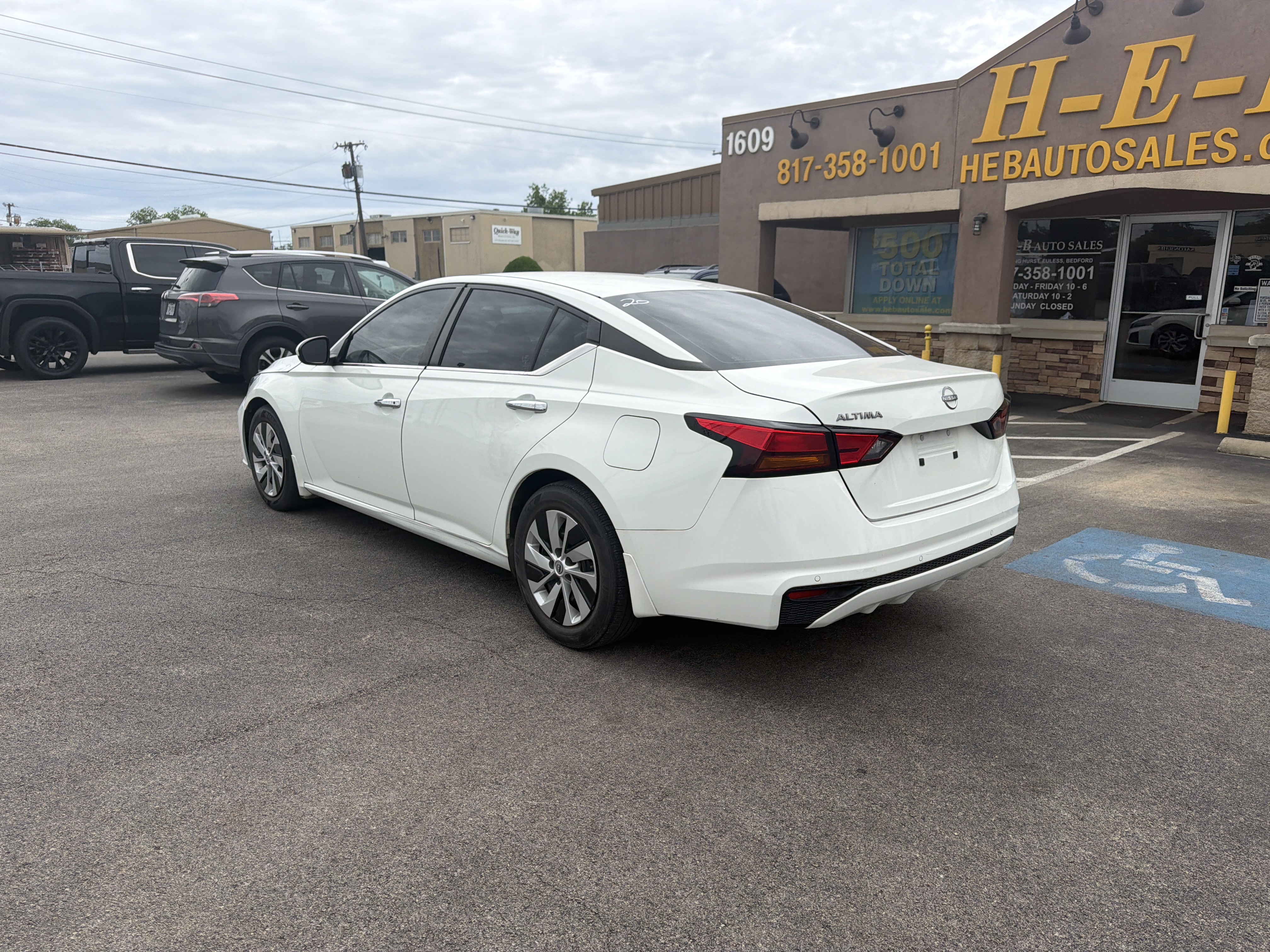 View vehicle photo 5