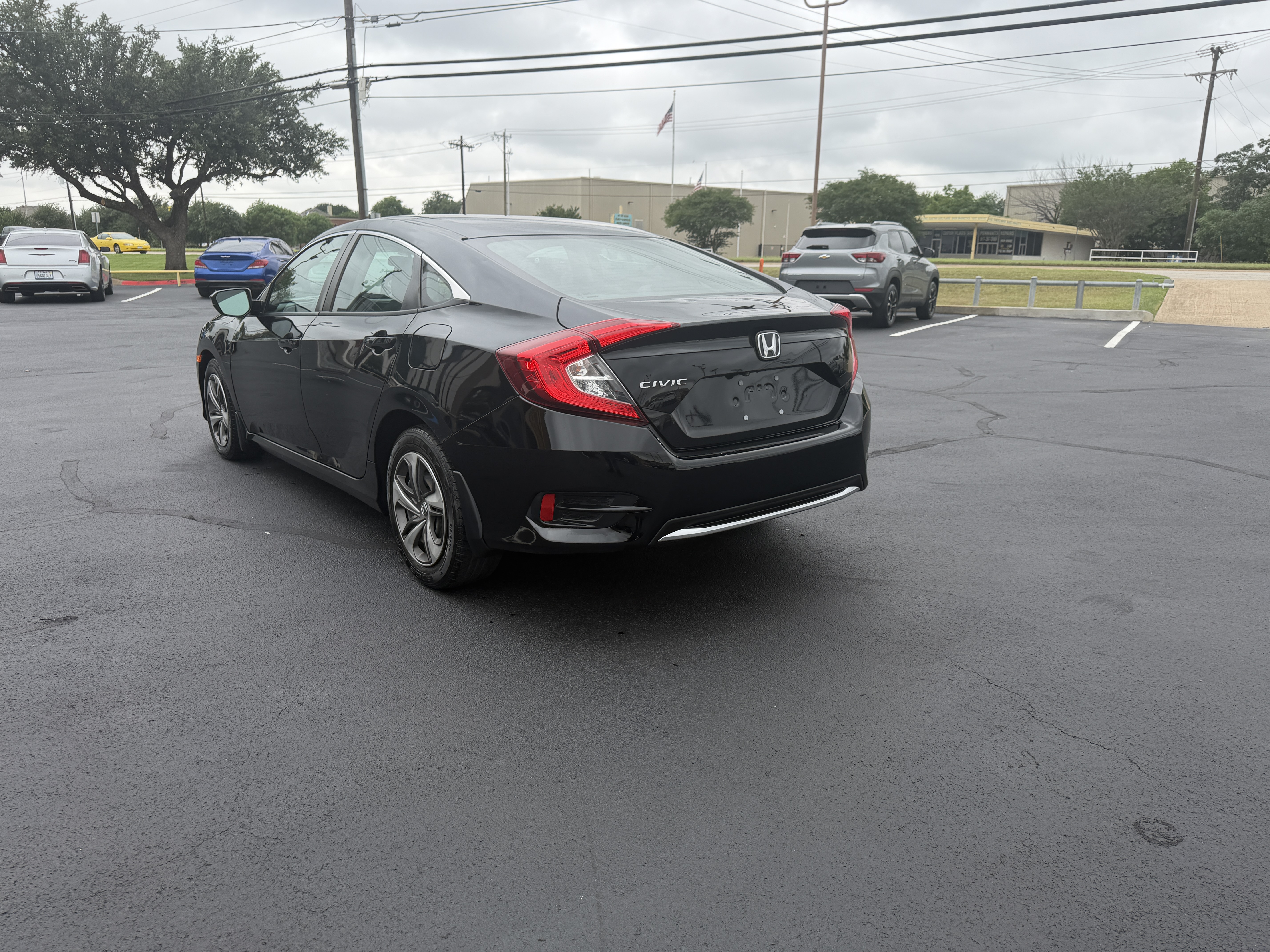 View vehicle photo 4