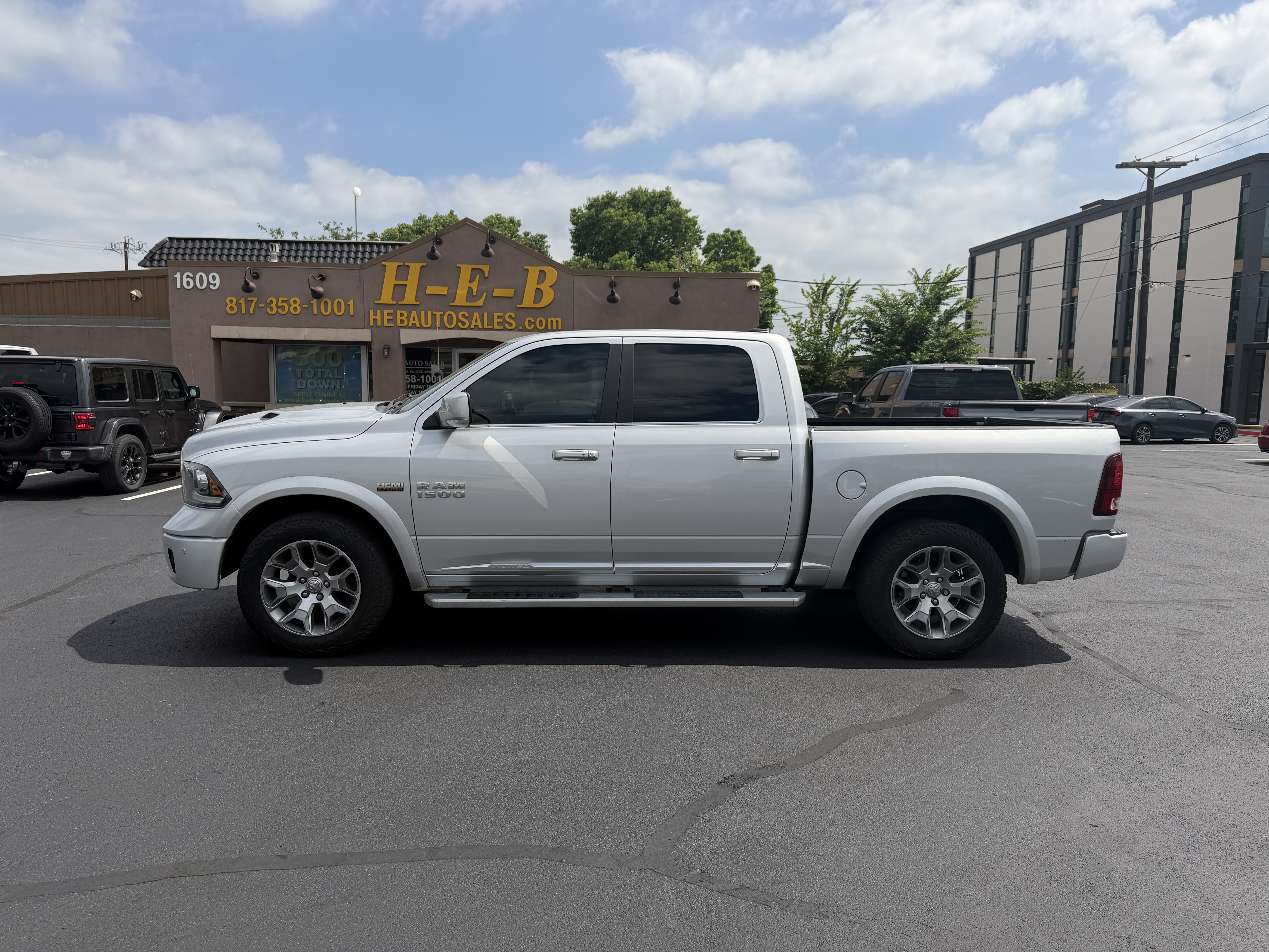 View vehicle photo 4