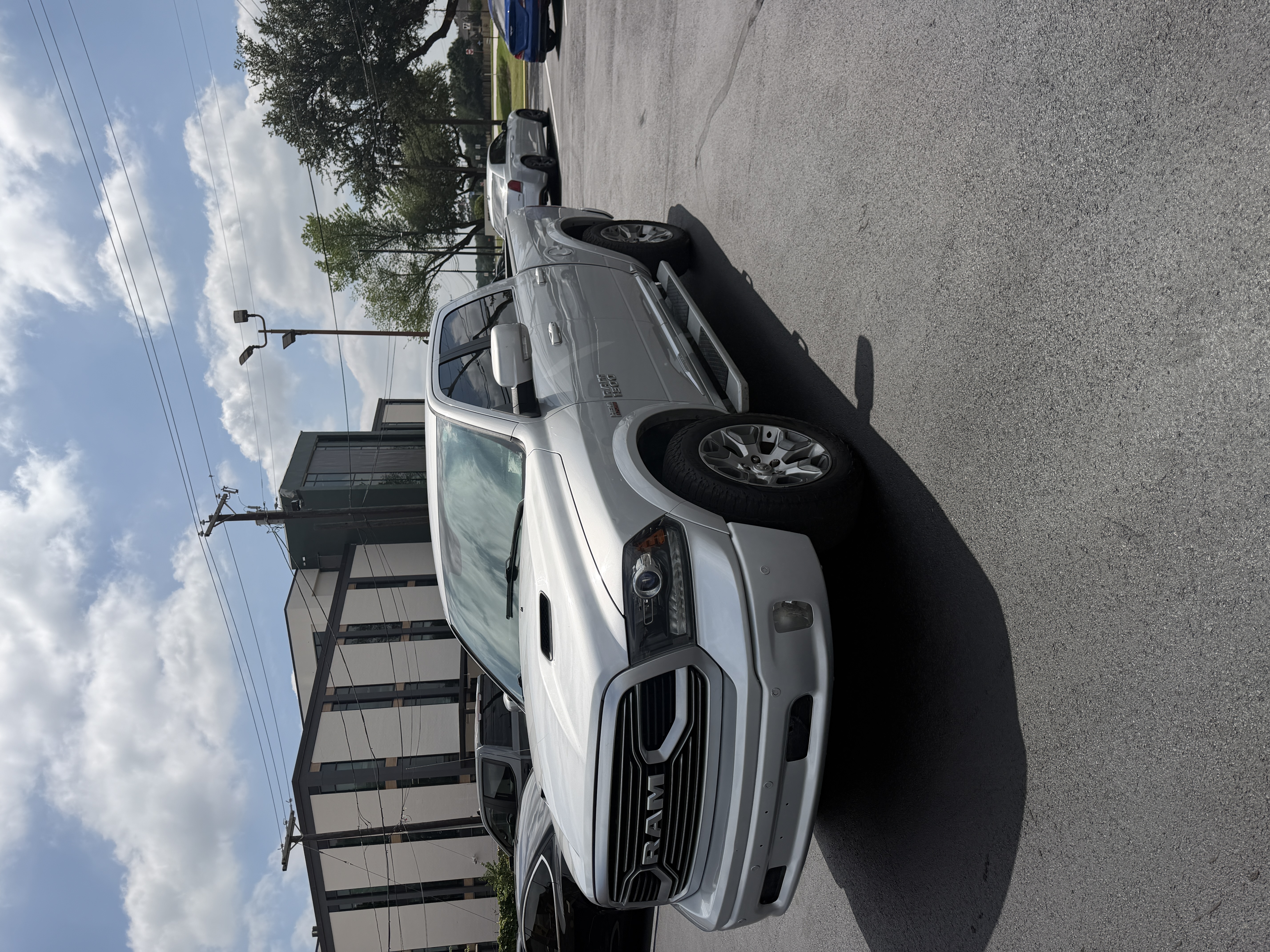 View vehicle photo 3