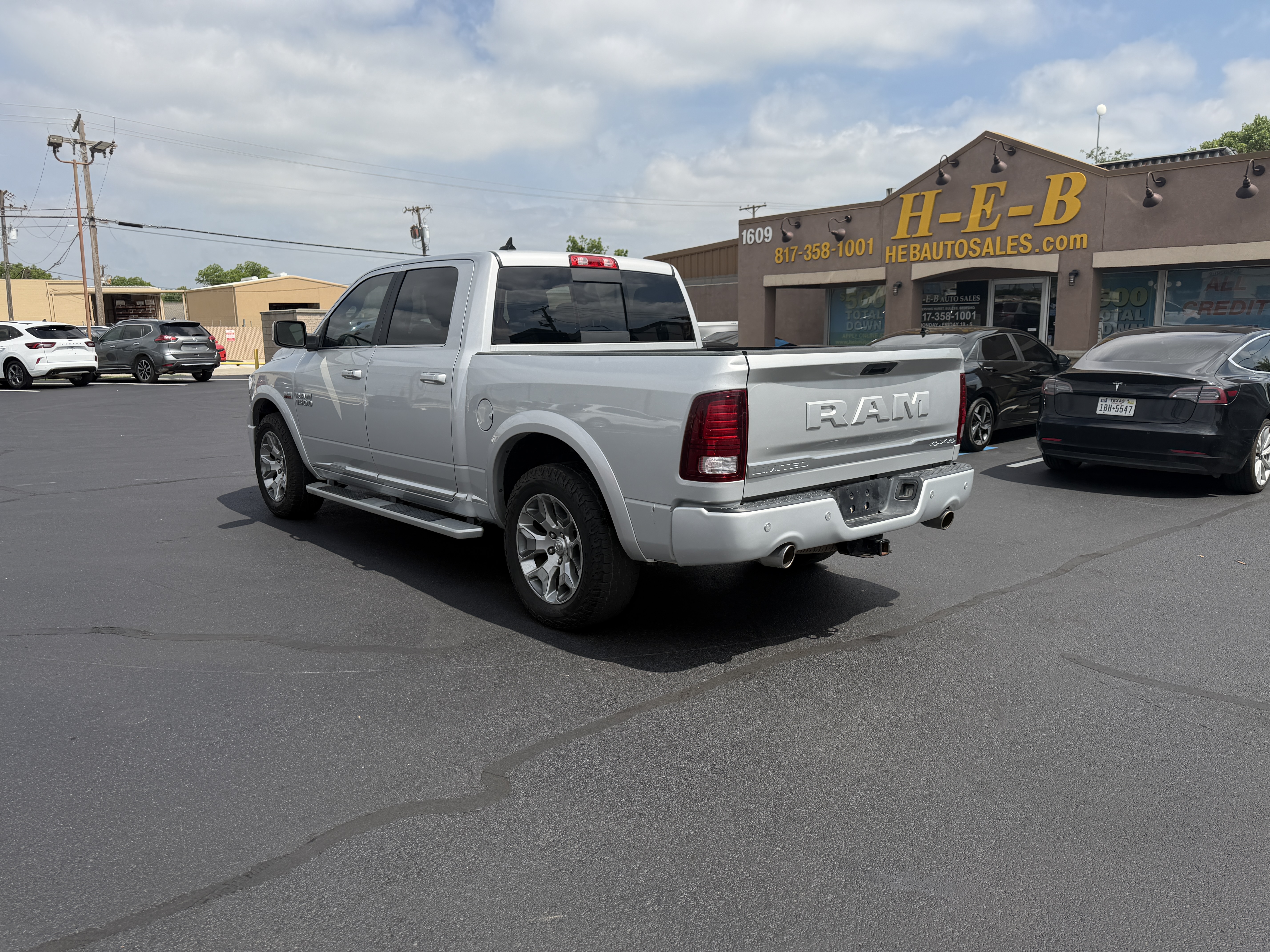 View vehicle photo 5