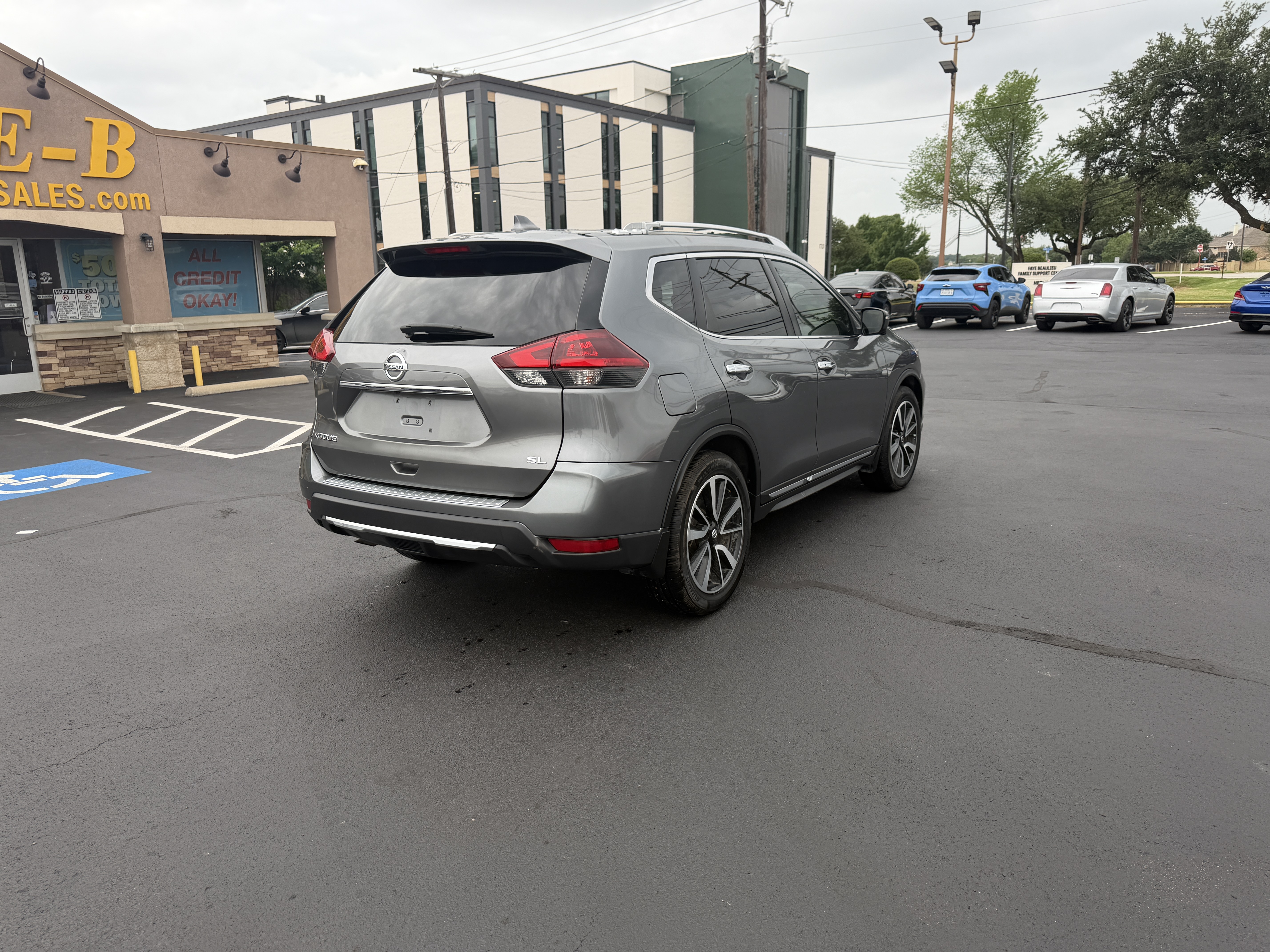View vehicle photo 3