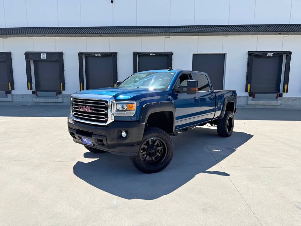 - 2016 GMC Sierra 3500HD SLE Crew Cab 4WD Pickup Truck Four-Wheel Drive Automatic