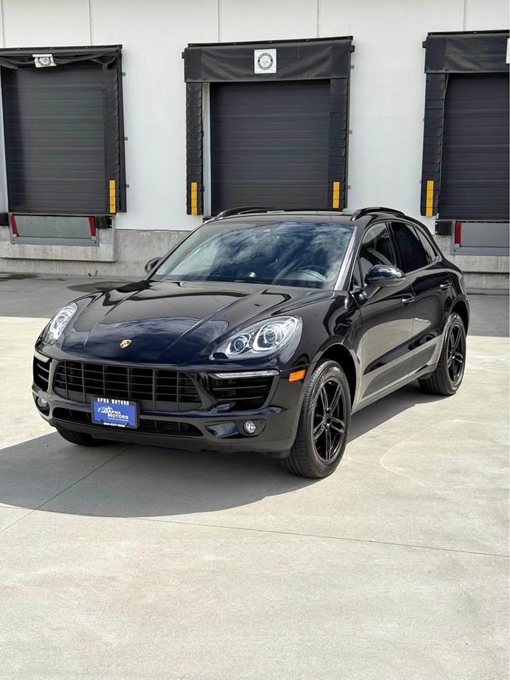 - 2018 Porsche Macan AWD SUV / Crossover All-Wheel Drive