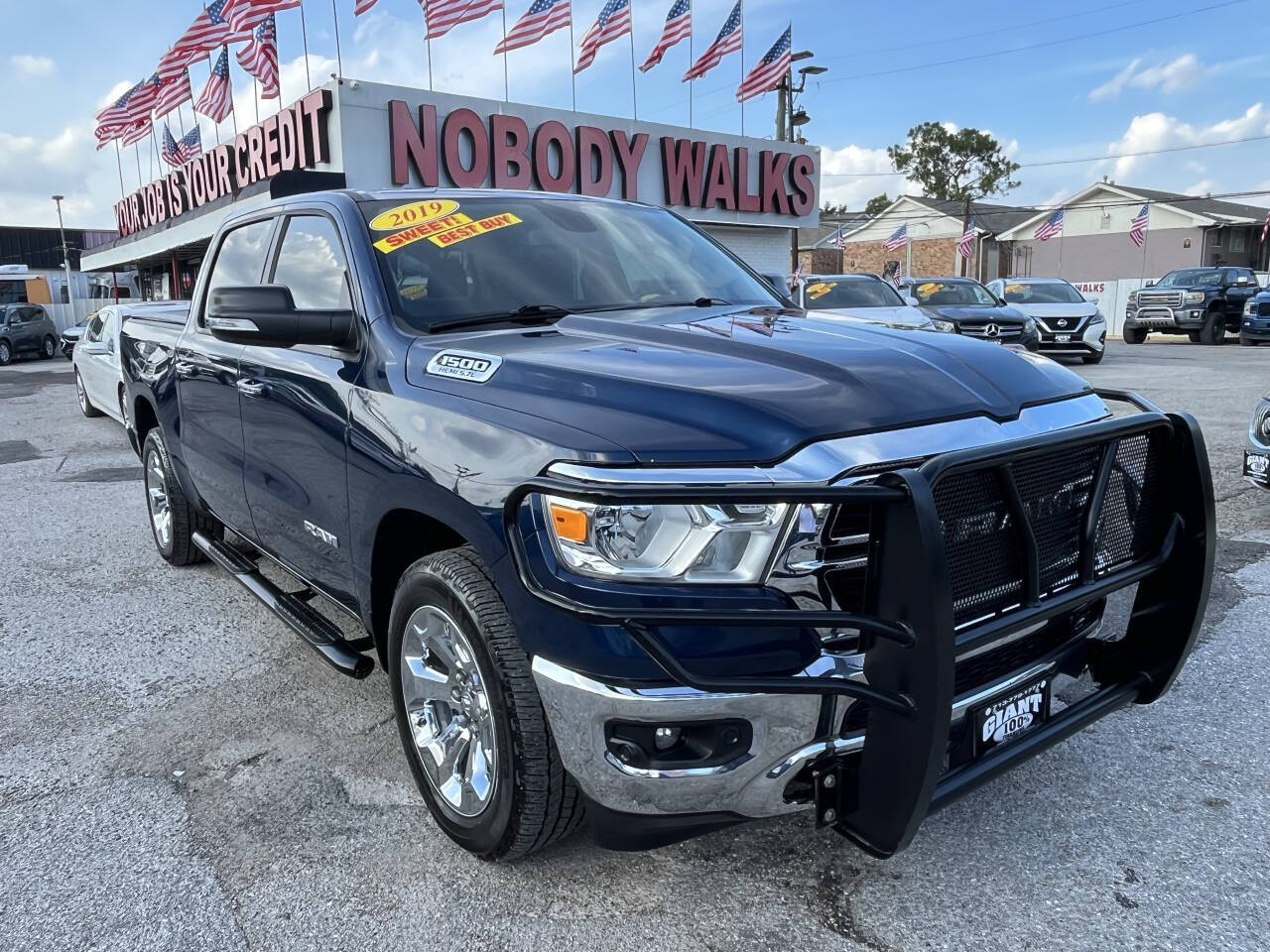 2019 RAM 1500 Big Horn/Lone Star 4x4 Crew Cab 5'7's photo