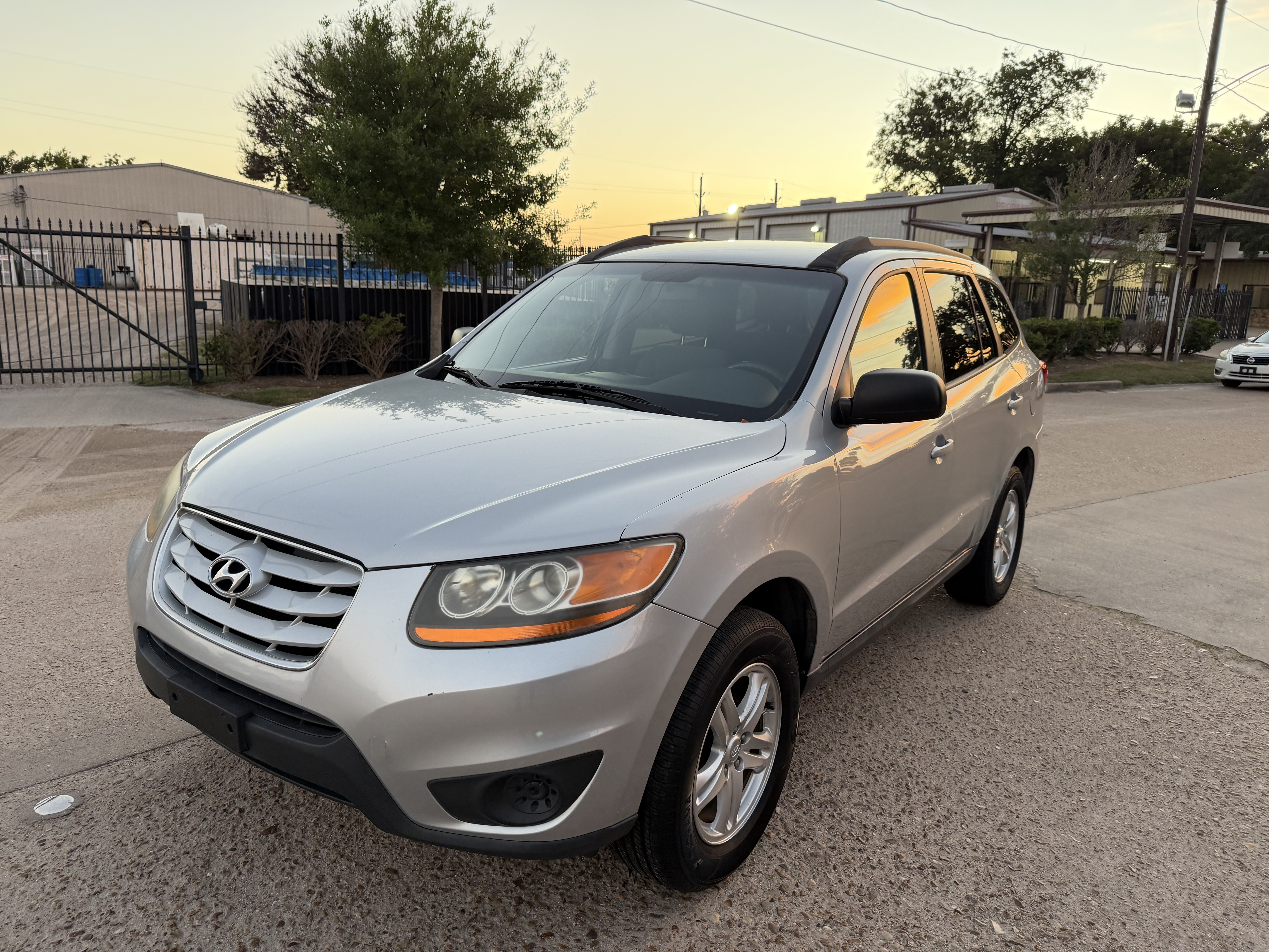 Silver 2010 Hyundai Santa Fe SUV / Crossover Front-Wheel Drive Automatic