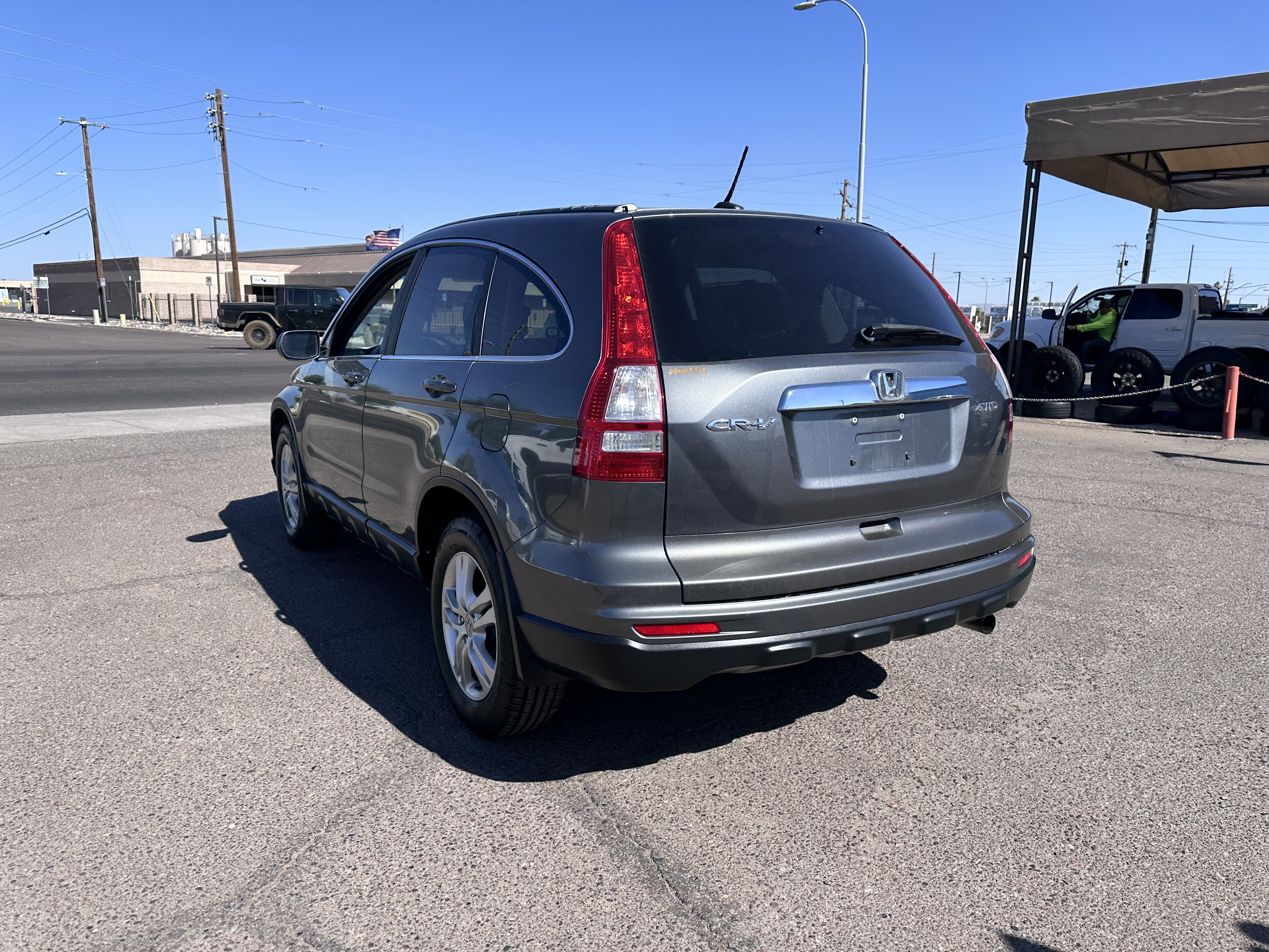 View vehicle photo 4