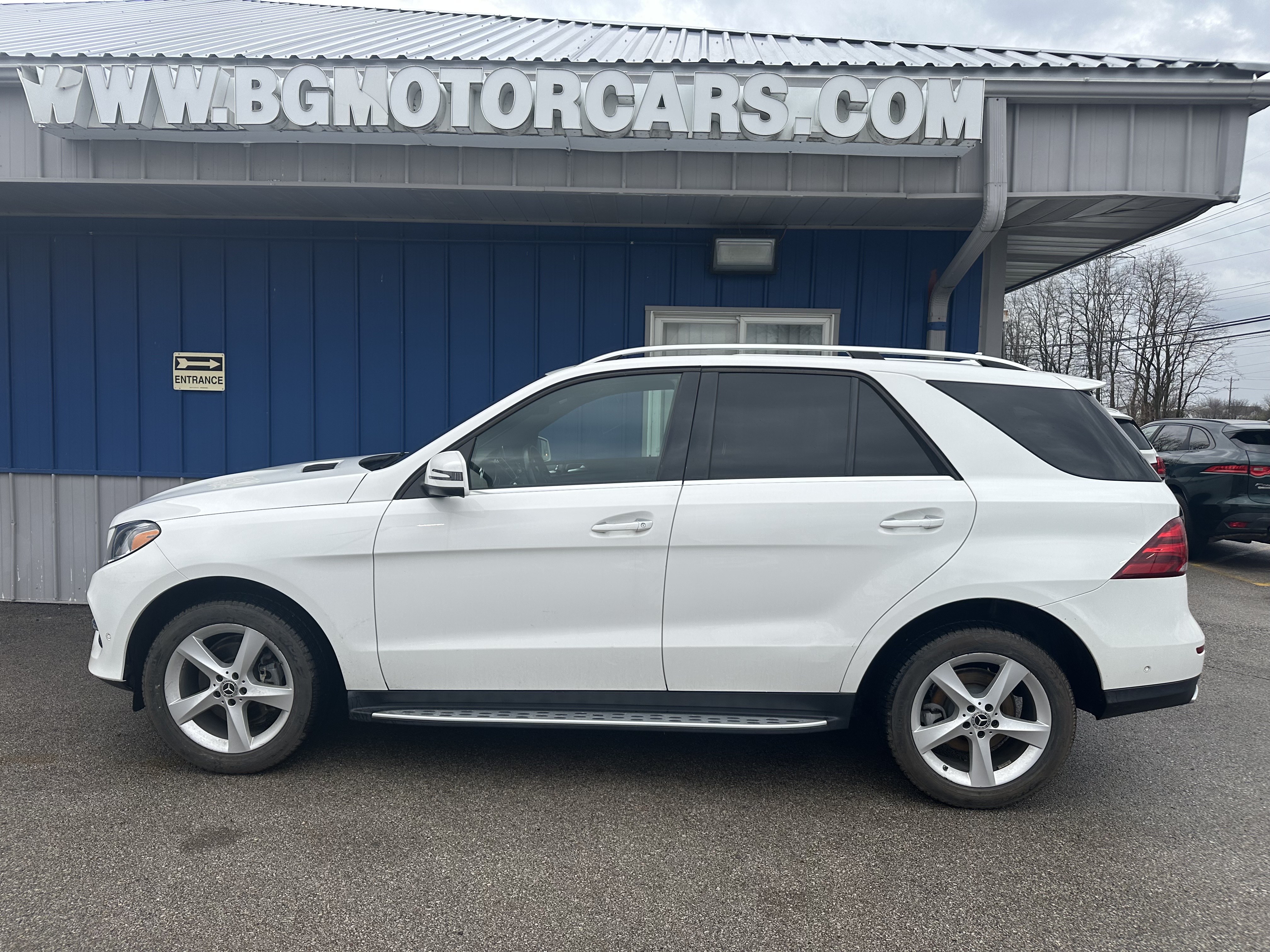 View vehicle photo 2