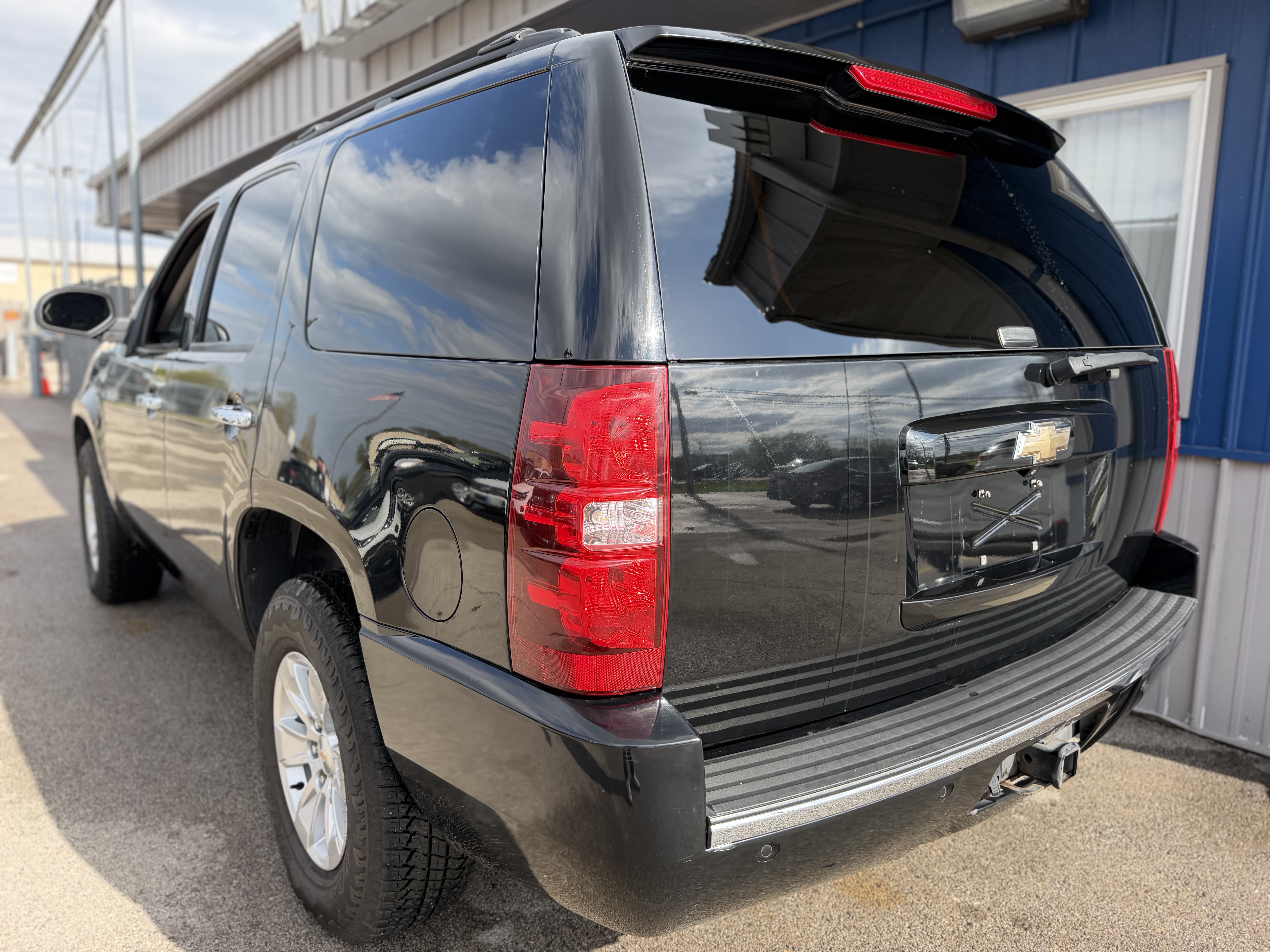 View vehicle photo 7
