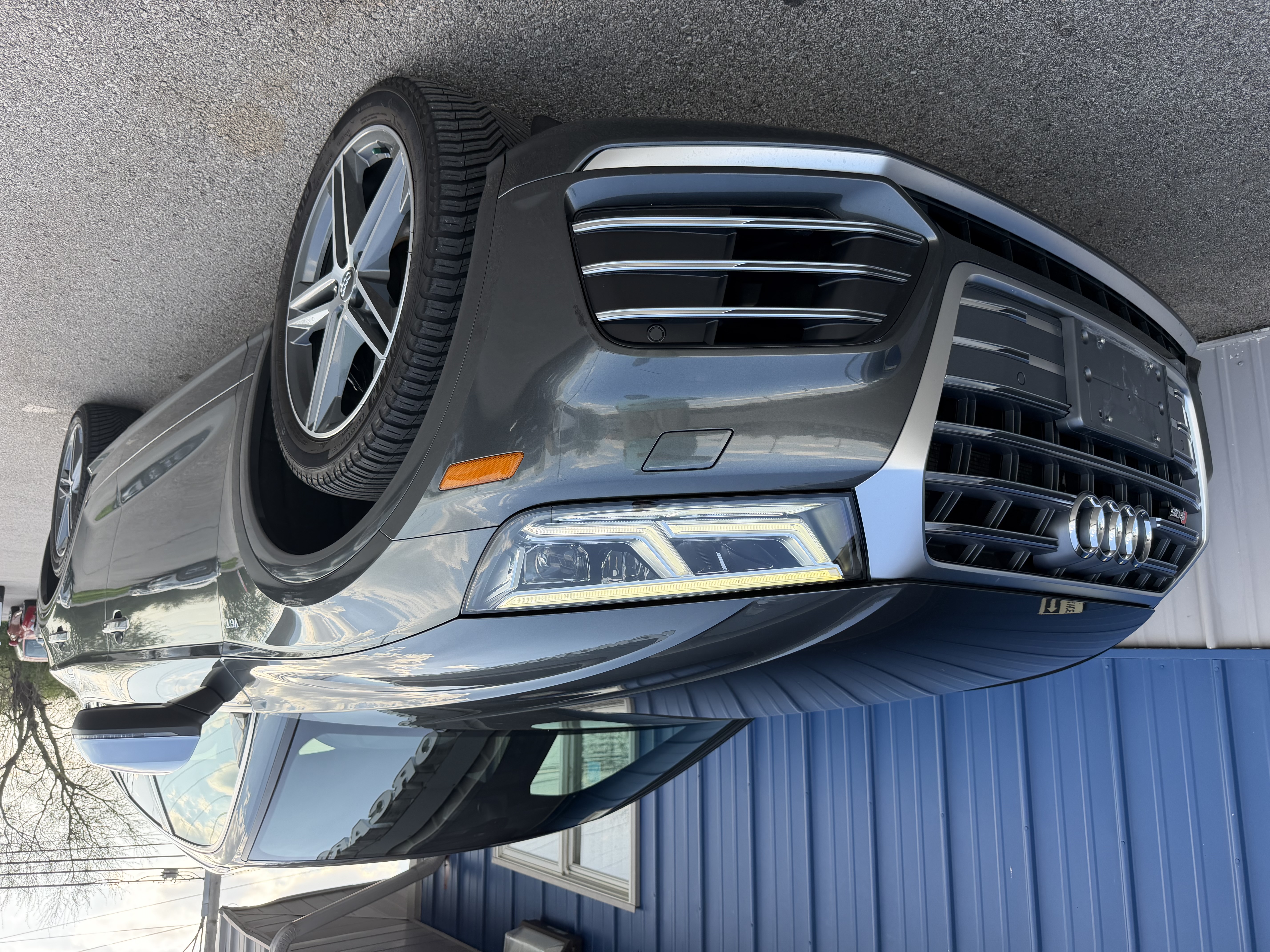 View vehicle photo 5
