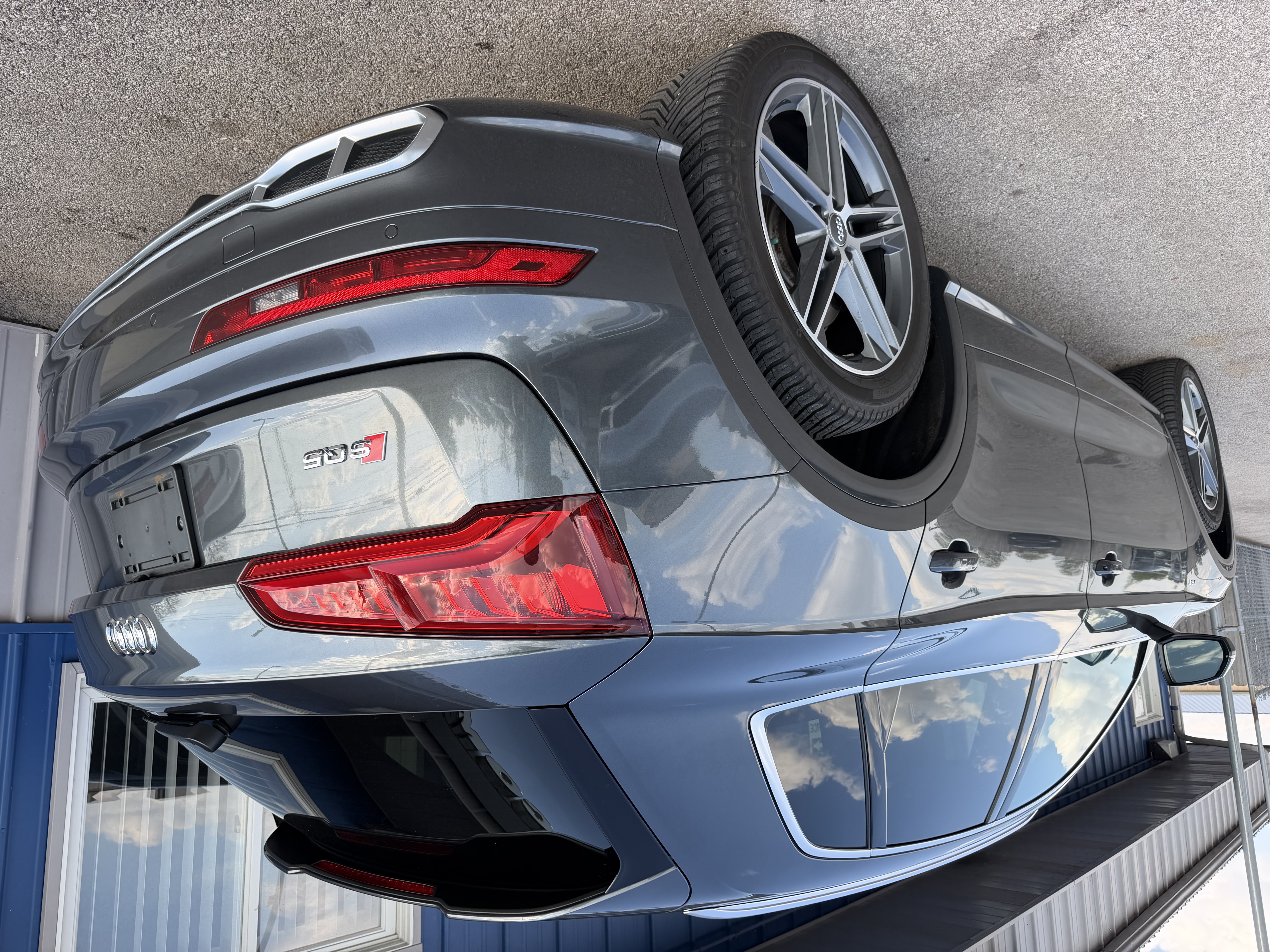 View vehicle photo 4
