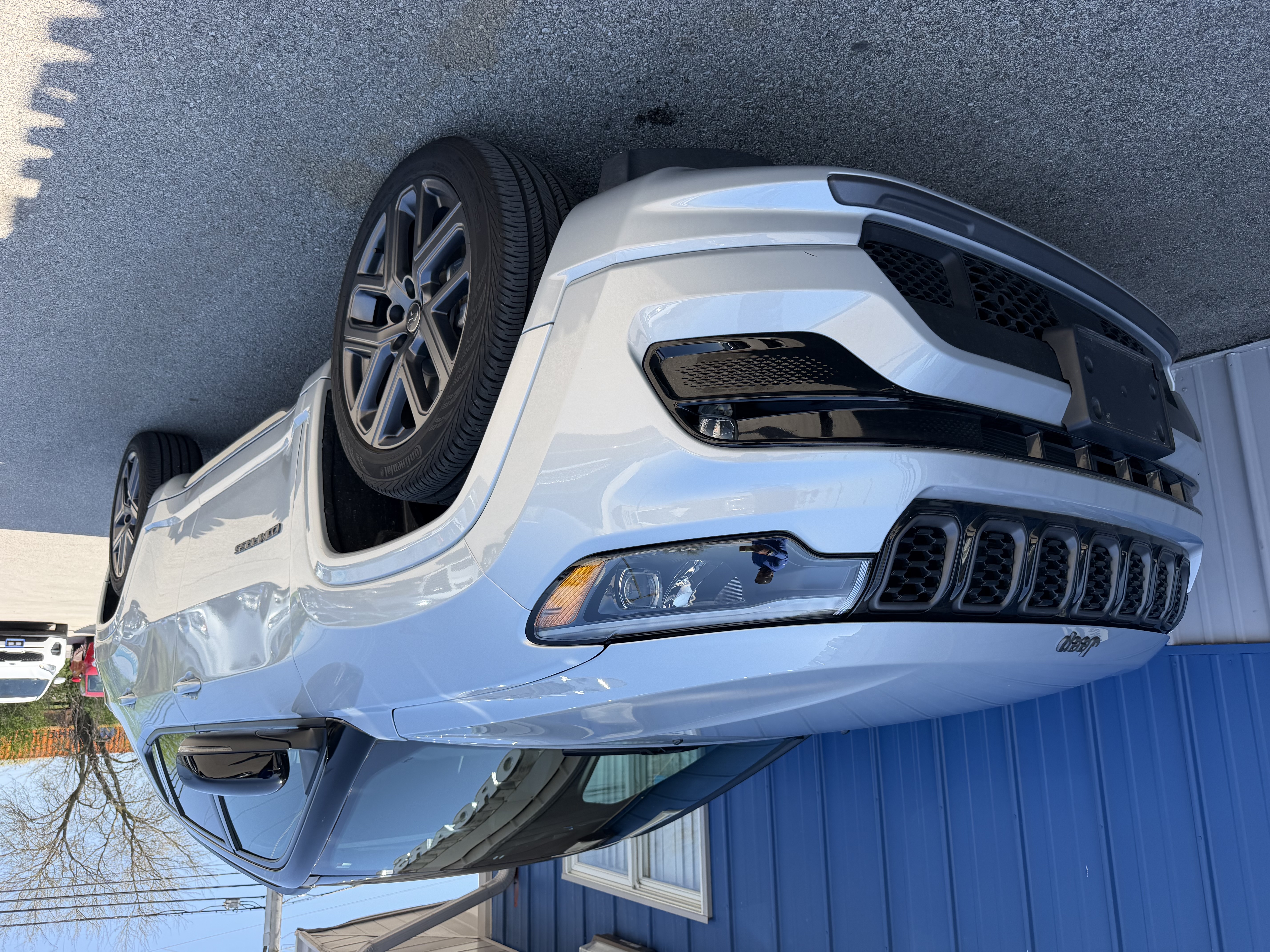 View vehicle photo 7