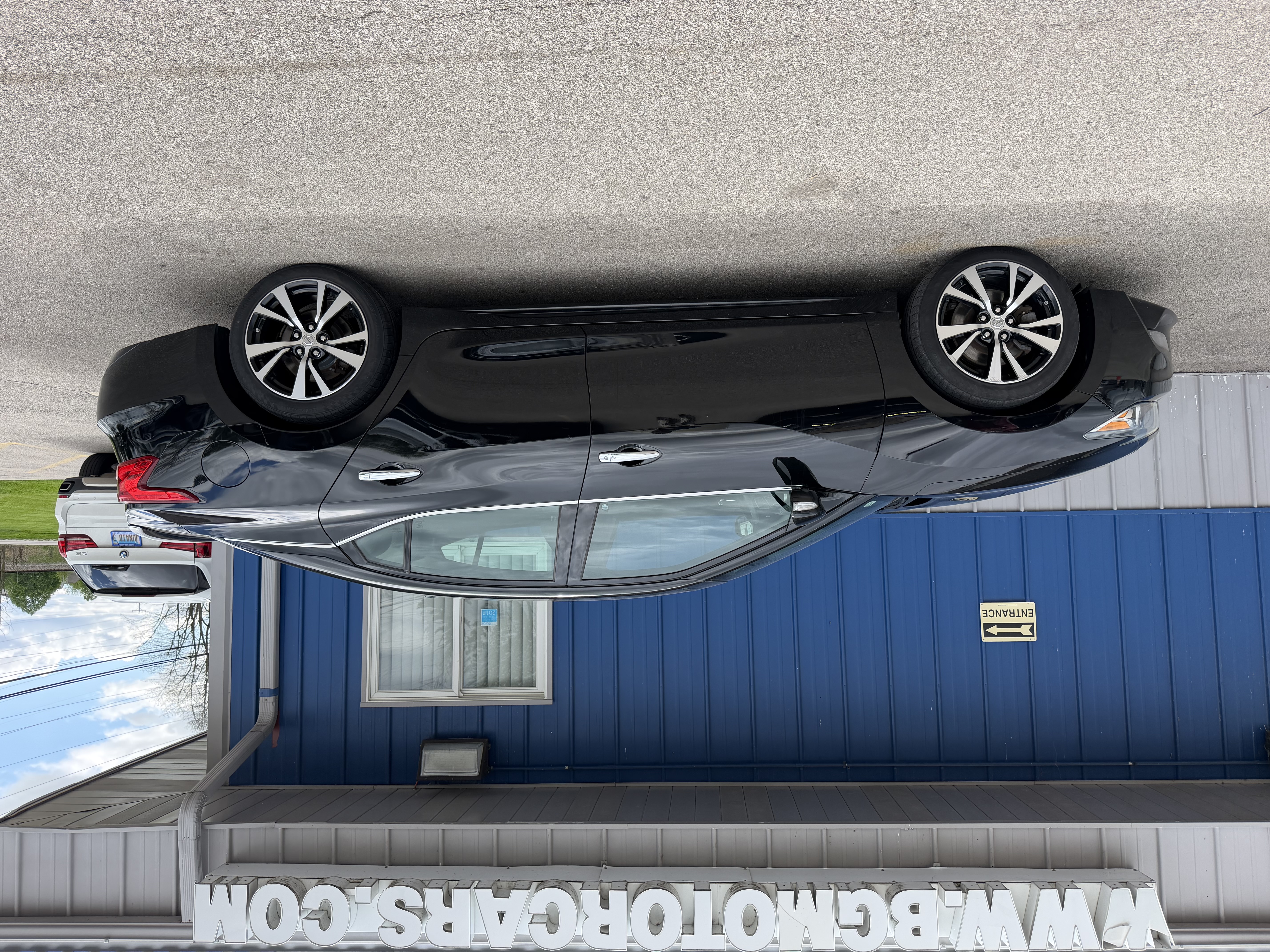 View vehicle photo 6