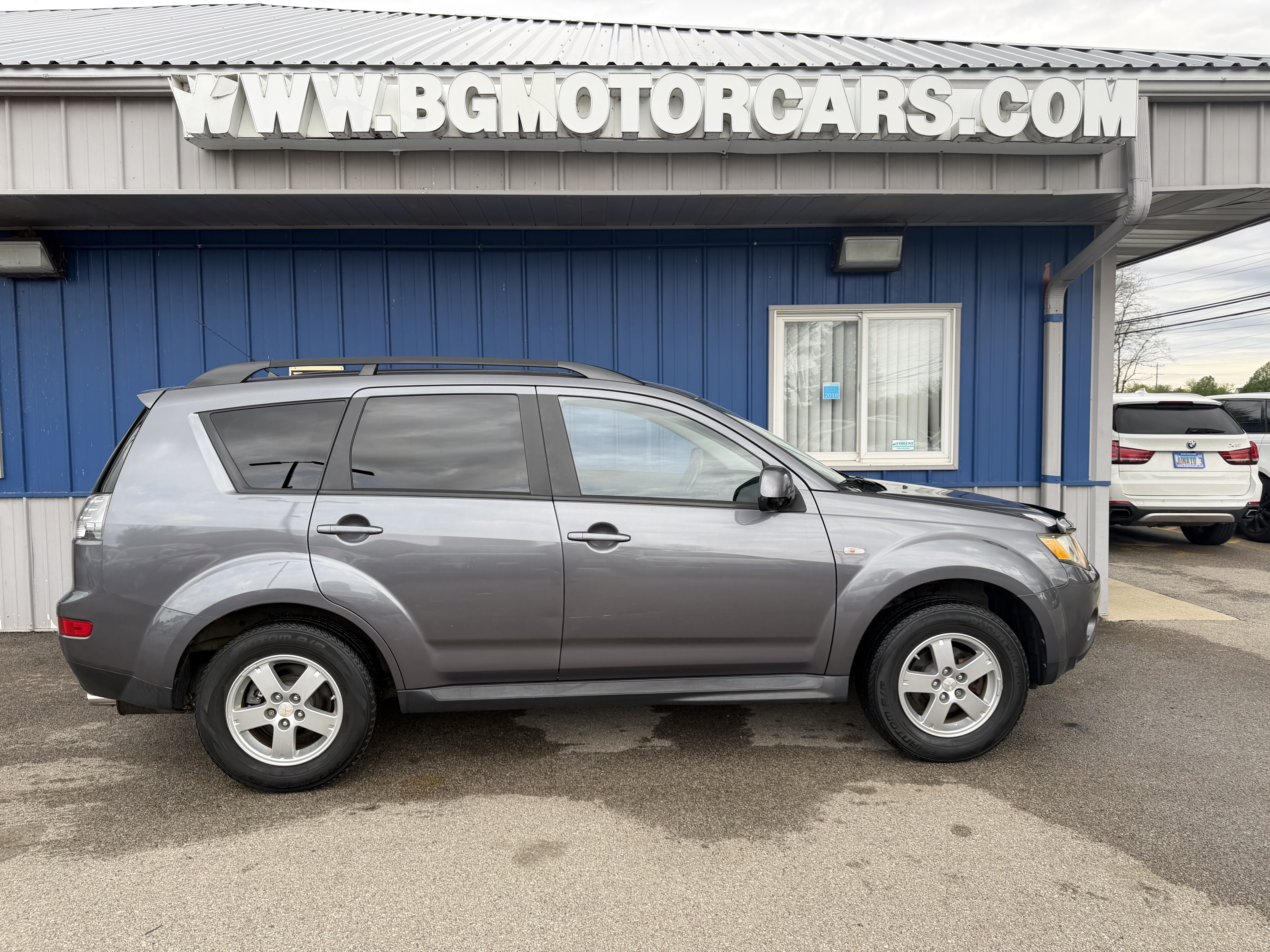 Gray 2009 Mitsubishi Outlander ES SUV / Crossover Front-Wheel Drive Automatic