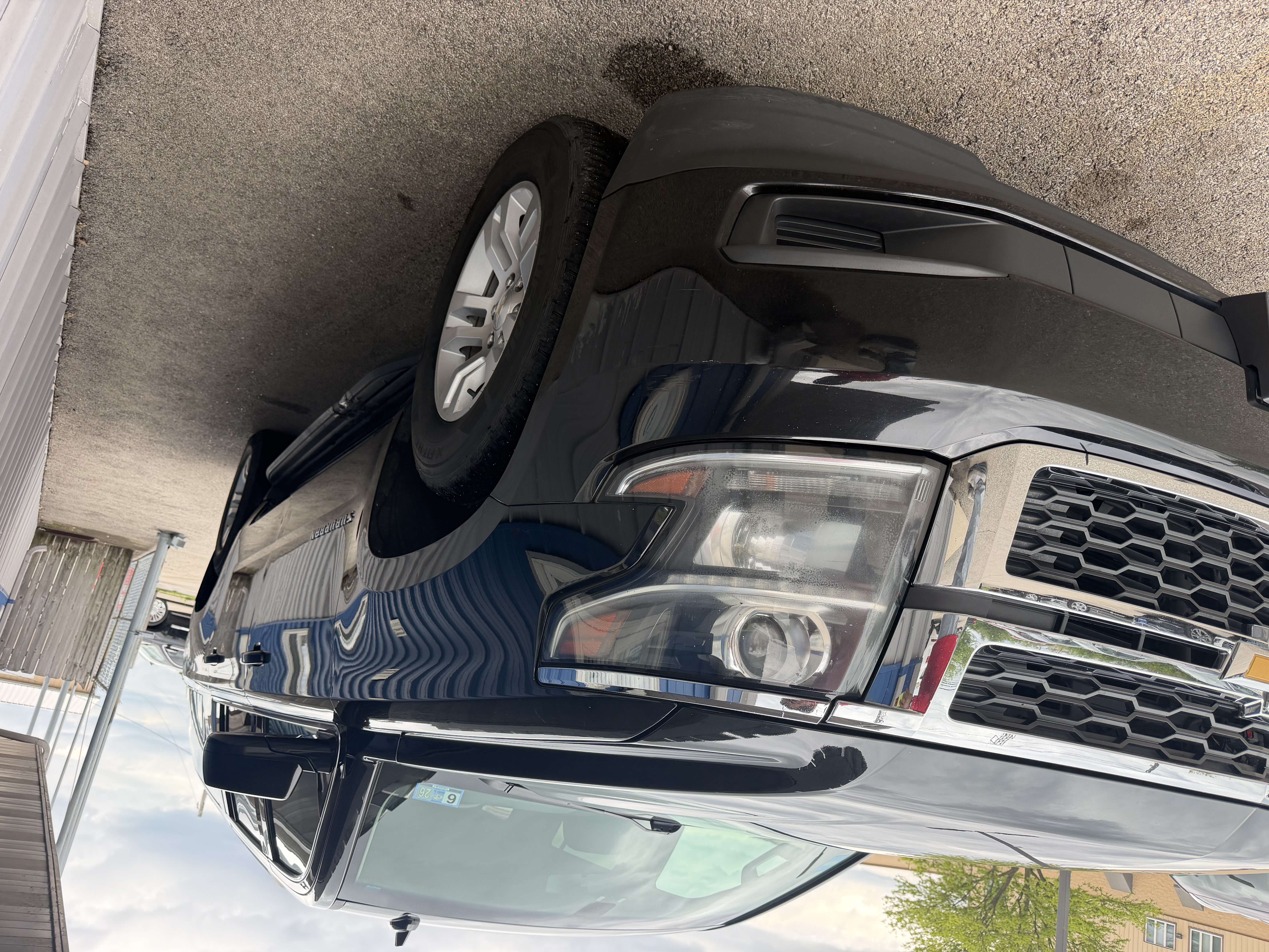 View vehicle photo 4