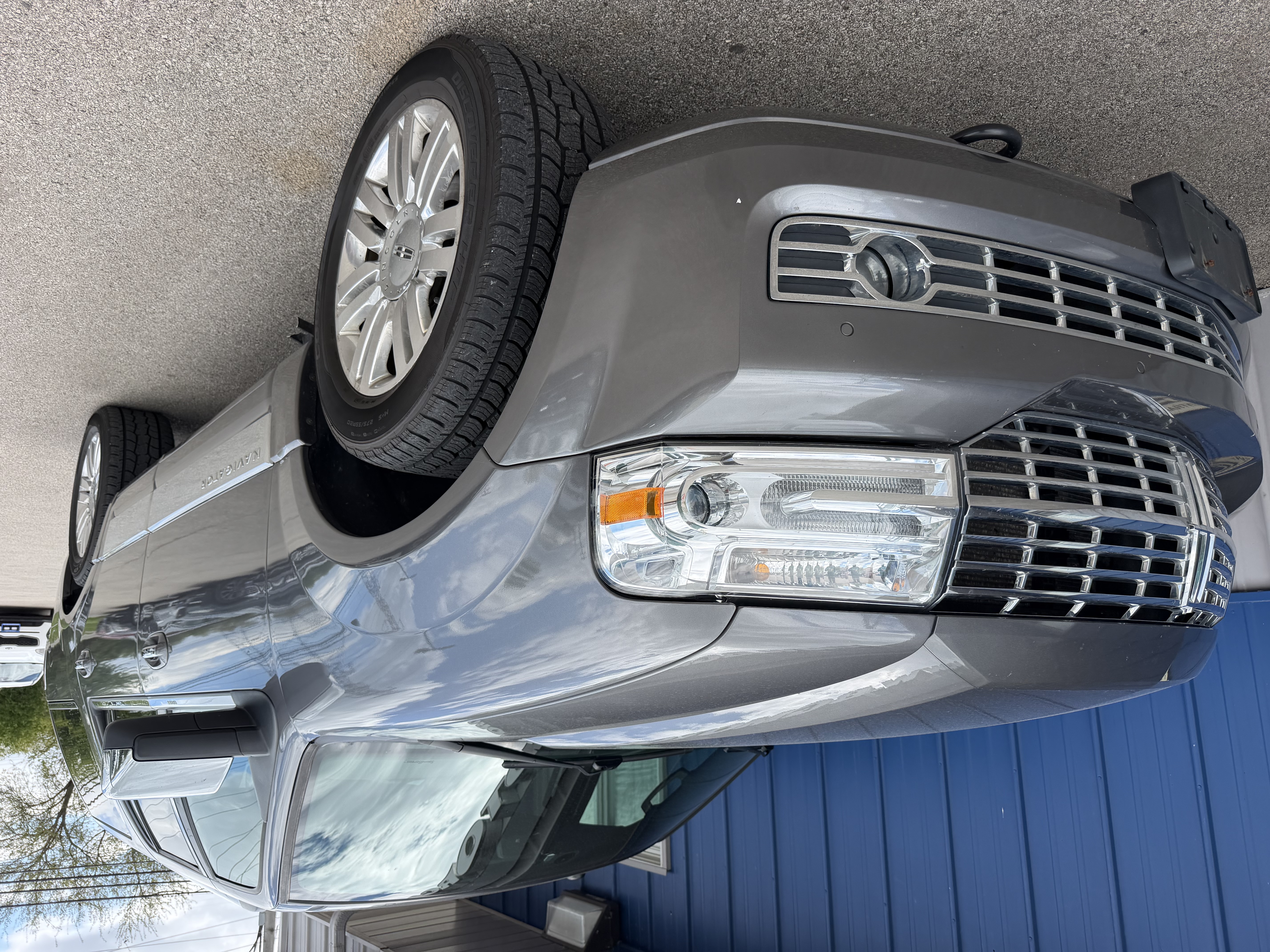 View vehicle photo 5