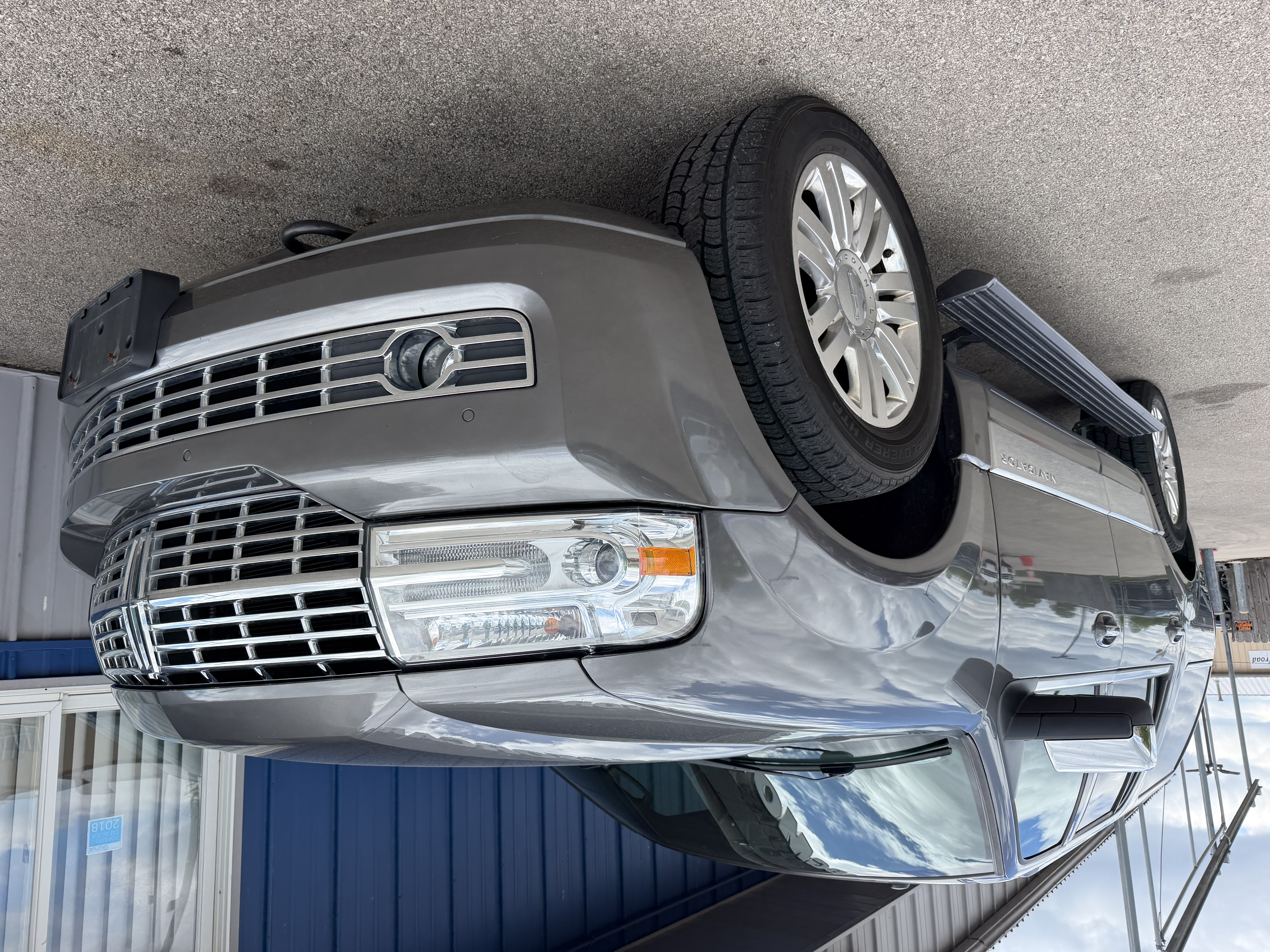 View vehicle photo 2