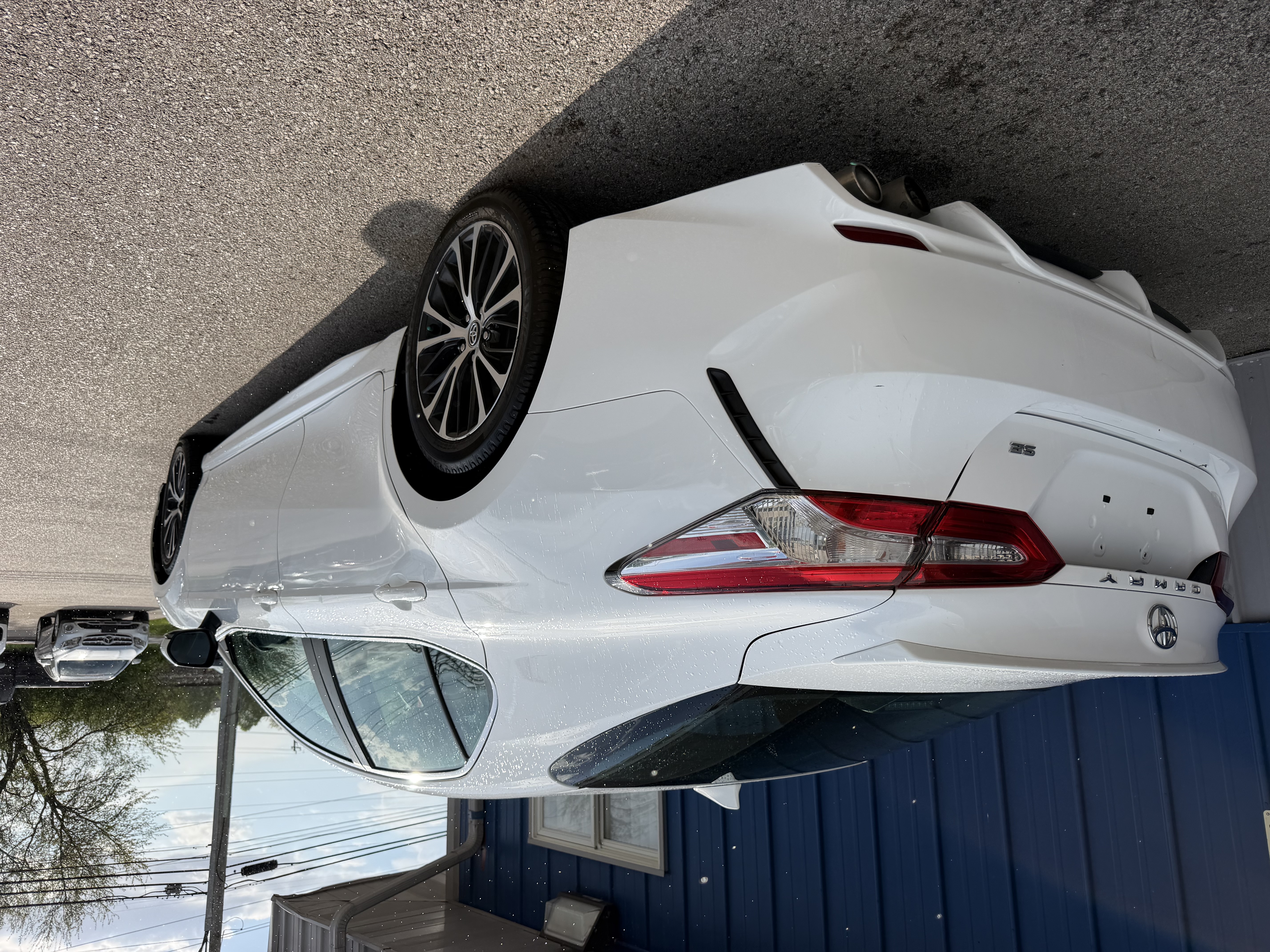 View vehicle photo 2