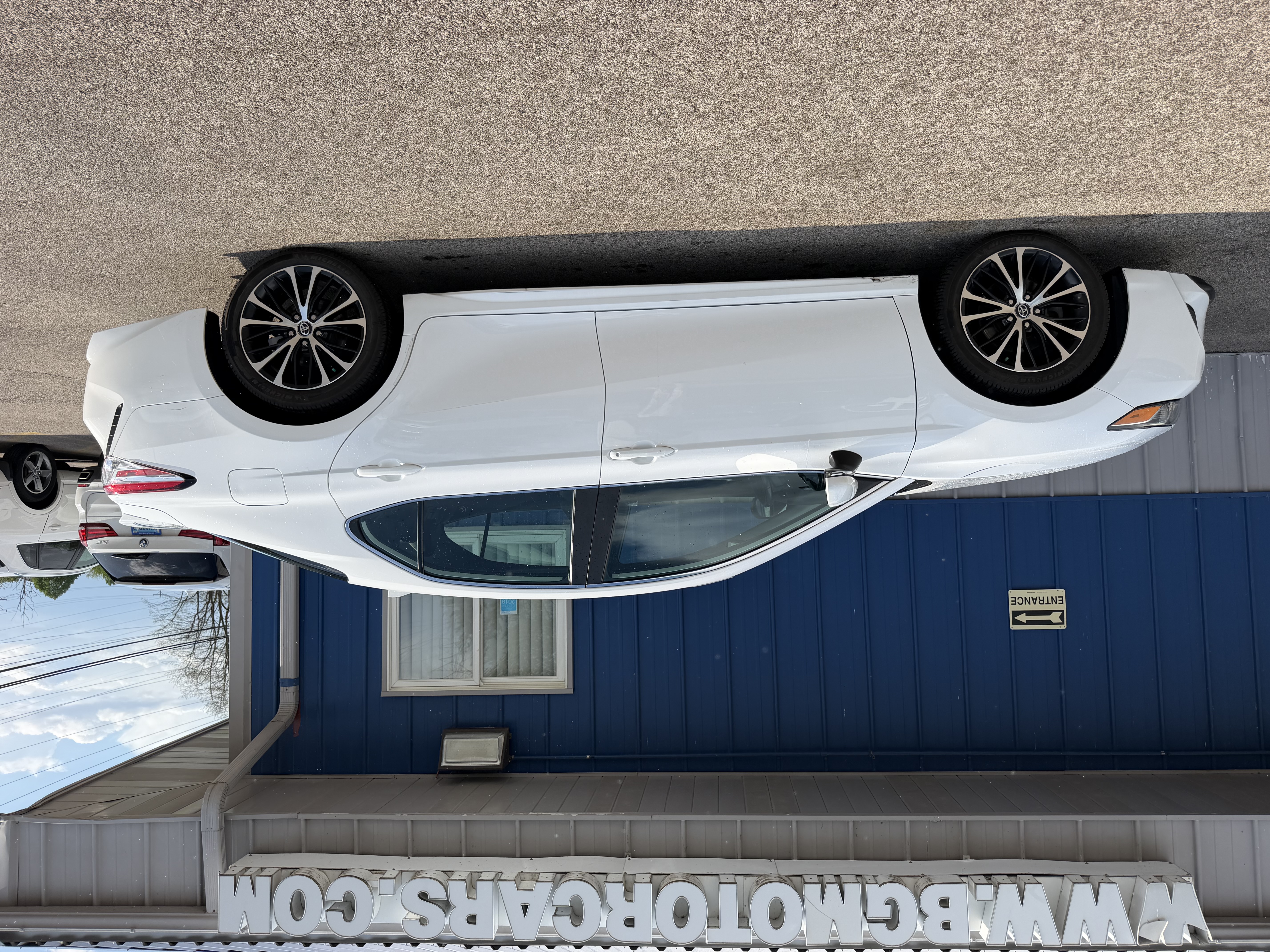 View vehicle photo 7