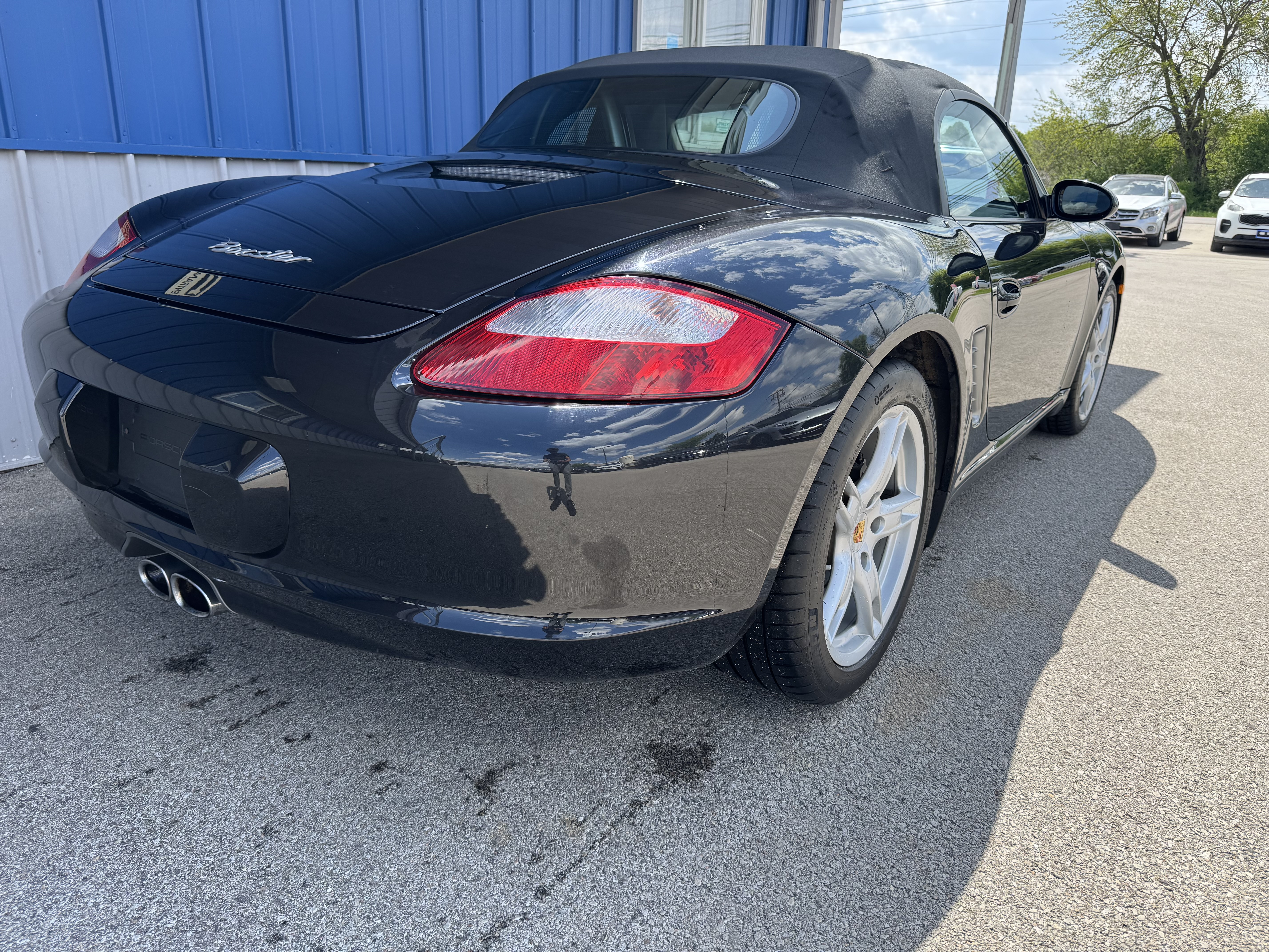 View vehicle photo 7