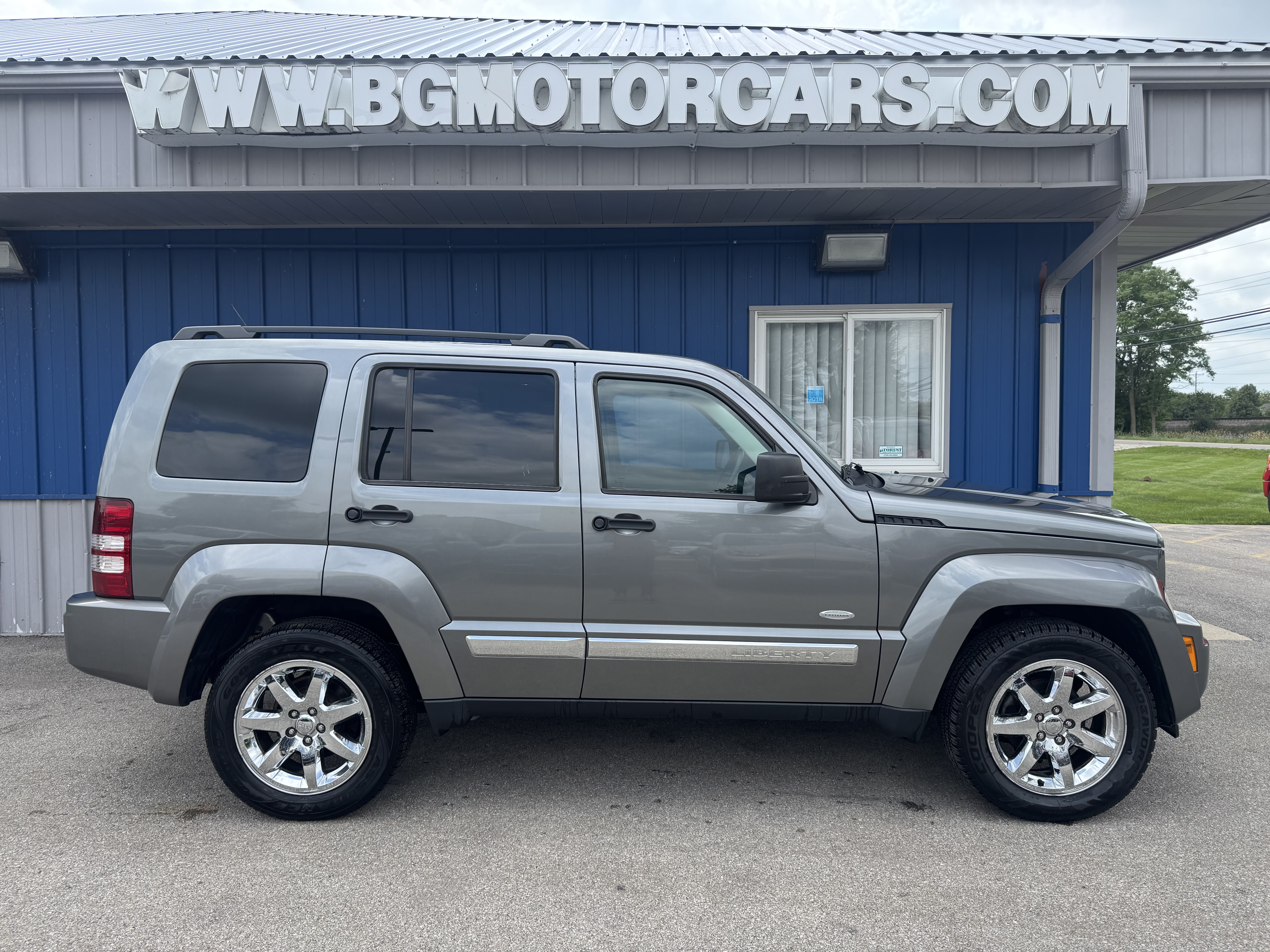 Gray 2012 Jeep Liberty SUV / Crossover Four-Wheel Drive Automatic