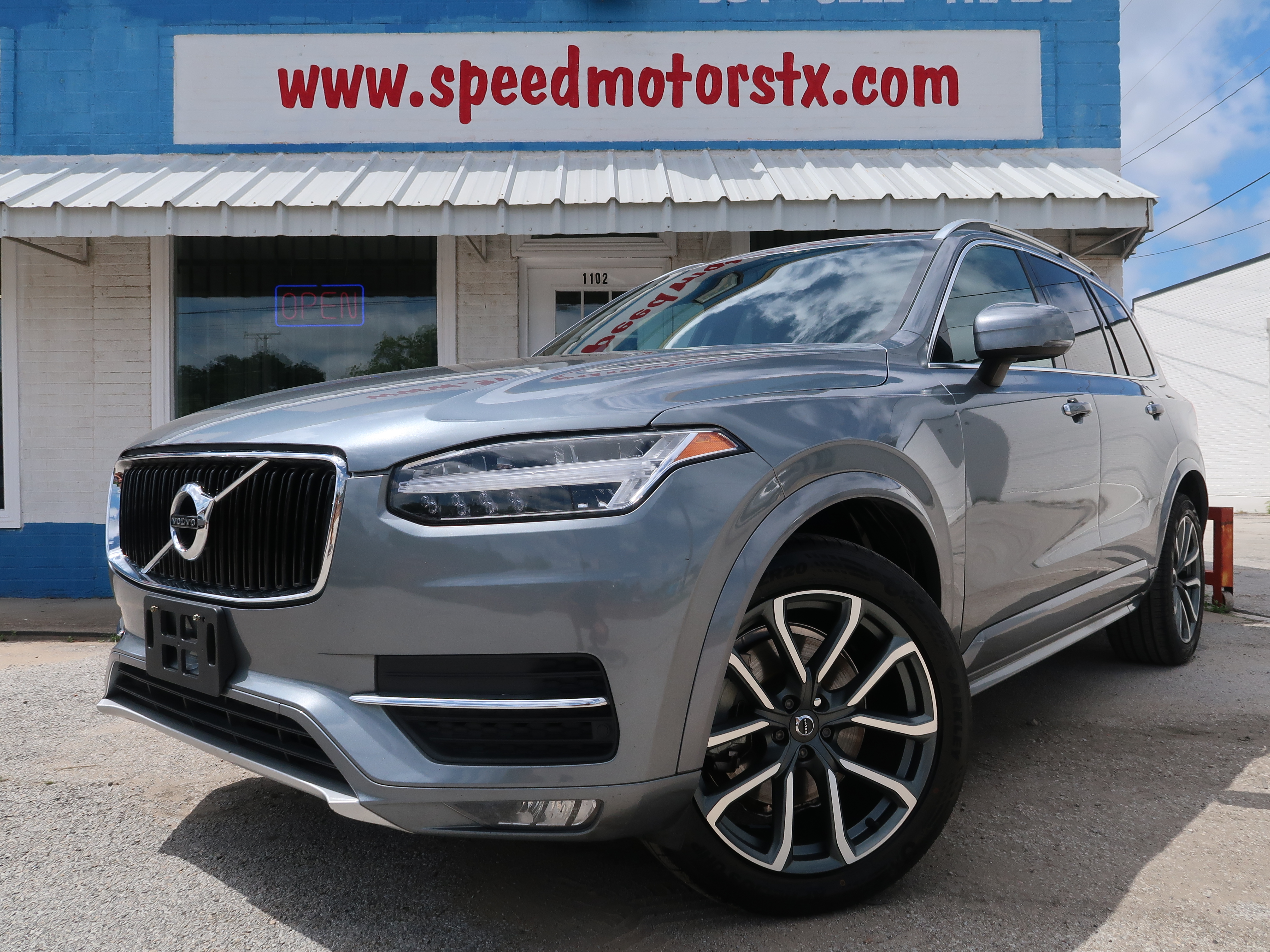 Gray 2019 Volvo XC90 T5 Momentum FWD SUV / Crossover Front-Wheel Drive Automatic