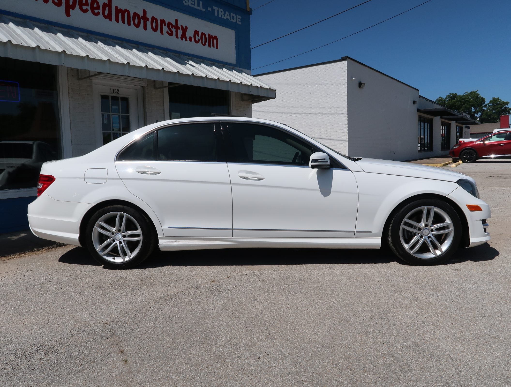 View vehicle photo 4