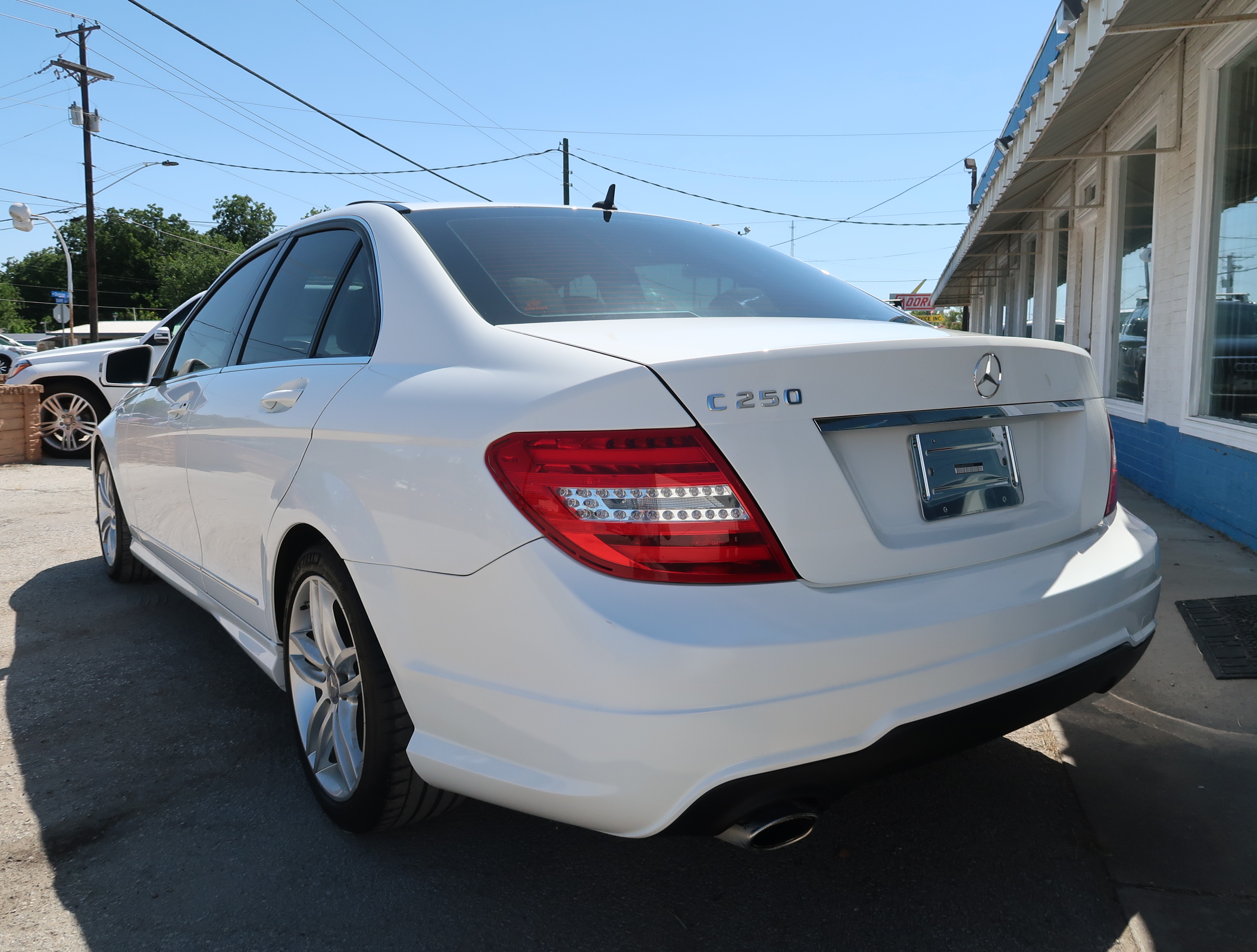 View vehicle photo 7